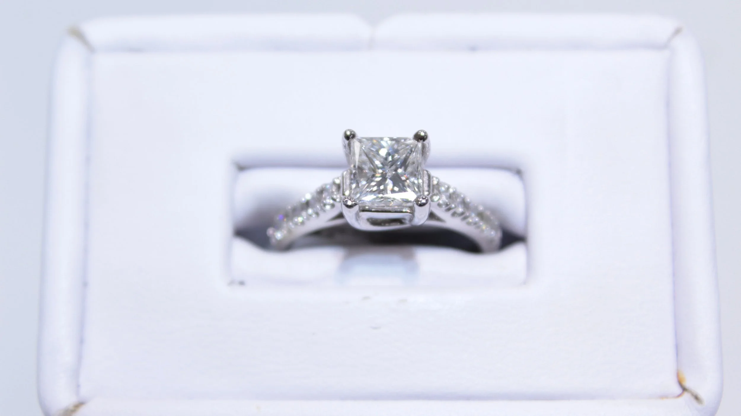 Diamond_Engagement_Ring_Buffalo_NY_100-01229.JPG