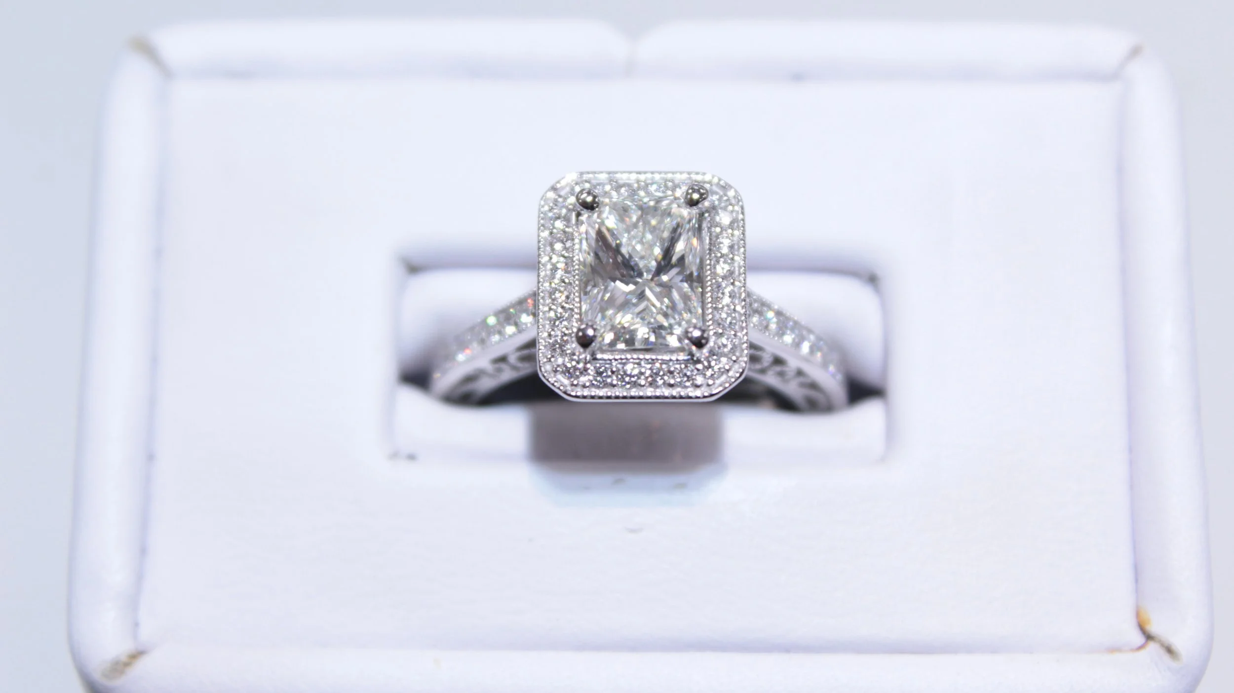 Diamond-Engagement-Ring-100-02114.JPG