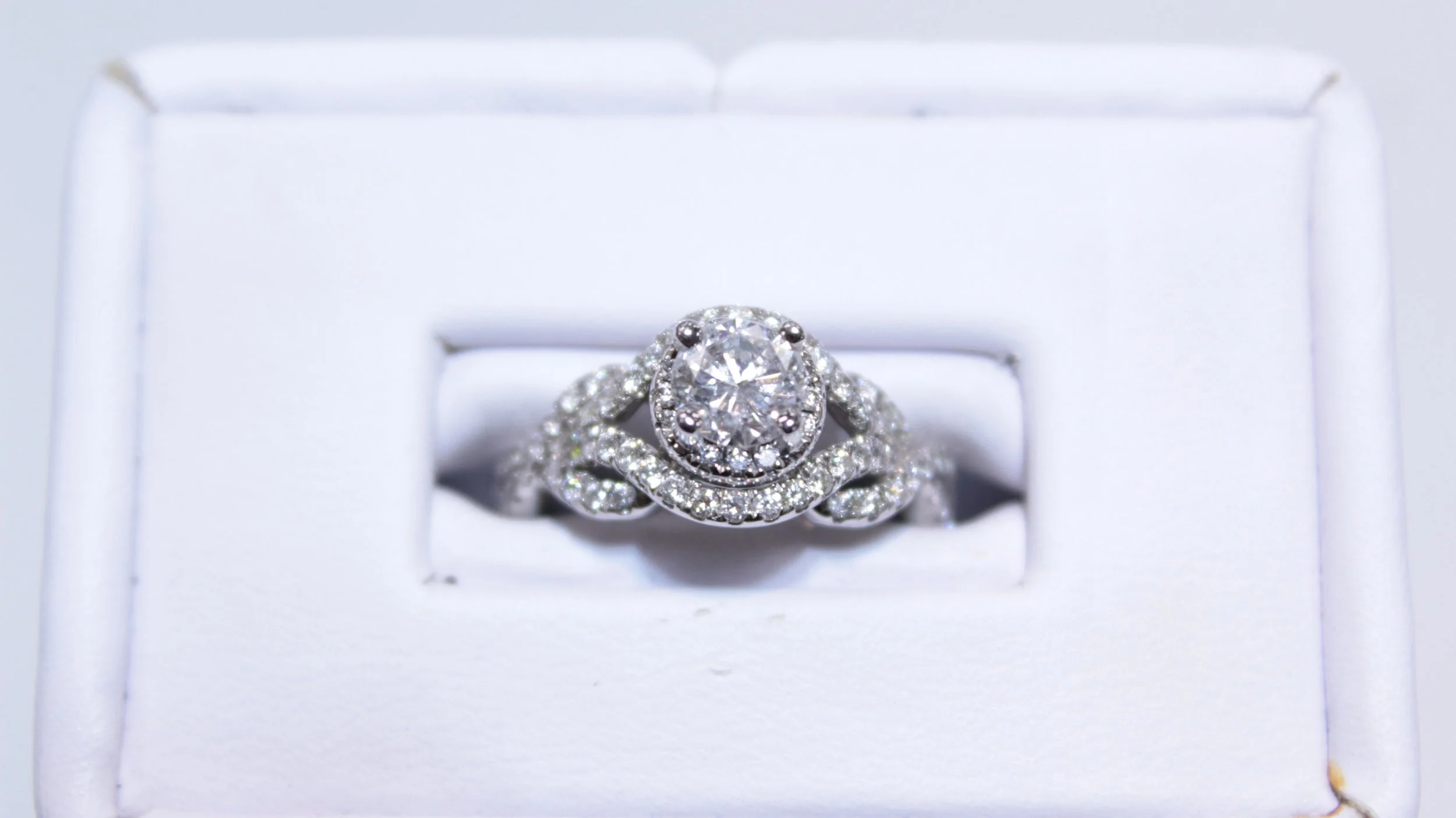 White_Gold_Diamond_100-01844.JPG