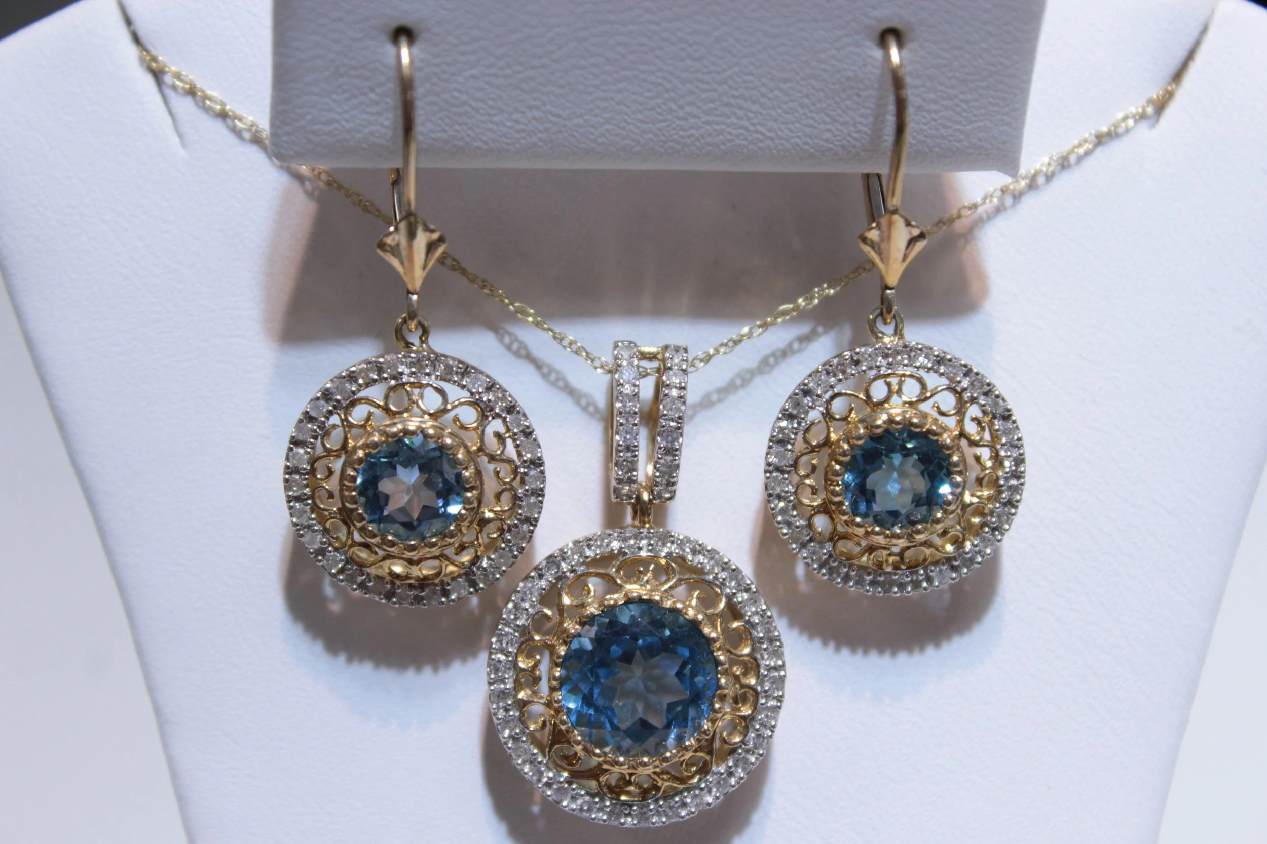 14K_Yellow_Gold_Blue_Topaz_Diamond_Earring_Necklace_Set.JPG