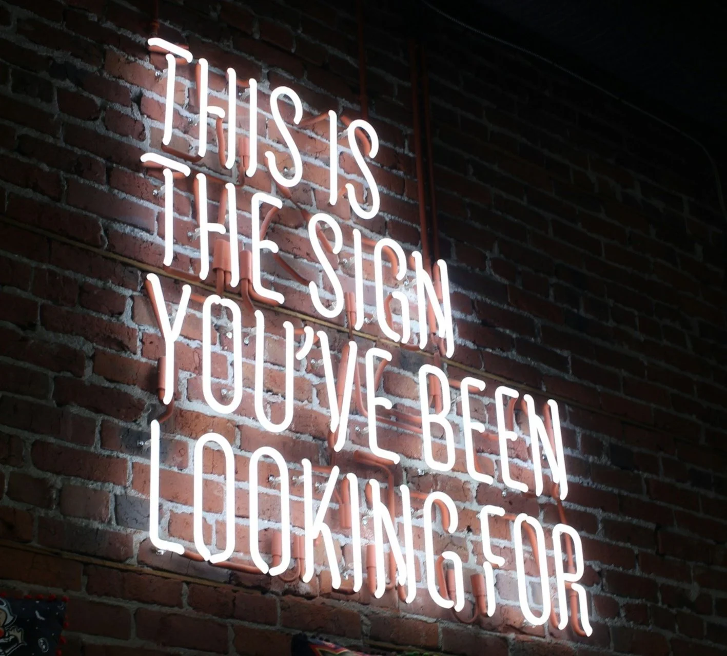 Johanna Moreno, a bilingual Latina therapist providing virtual therapy for first-gen adults in California.