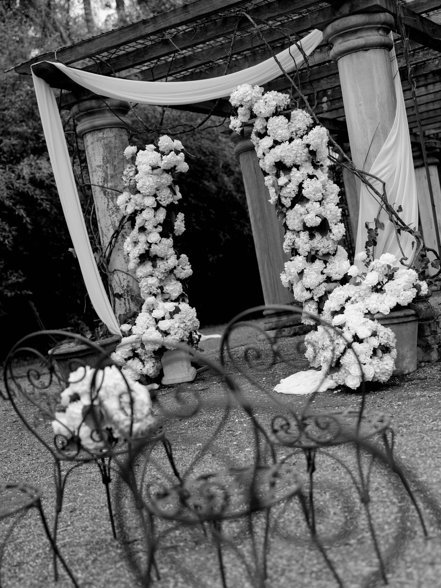 Planning on a tight timeline or with wild weather, does not mean compromising on the beauty. Here is how we planned an elegant celebration in under 8 weeks.

For D and J, we shaped an intimate and beautifully private soir&eacute;e surrounded by the p