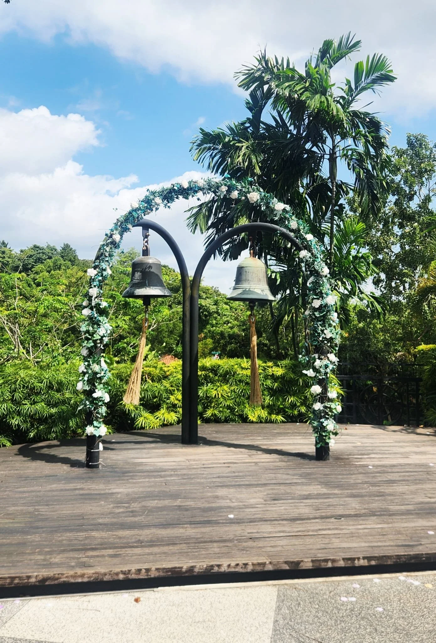 Polski przewodnik Singapur. Dzwony Szczęścia. Singapur po polsku.