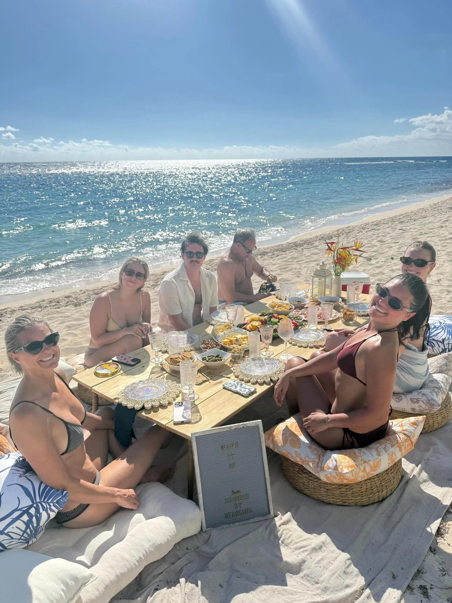 This picnic started with a phone call while we were still on Little Cayman 🤍

We made it happen same day for a family visiting from Oklahoma, turning Spotts Beach into an easy, relaxed, show up and enjoy kind of moment.

If you are visiting Cayman a