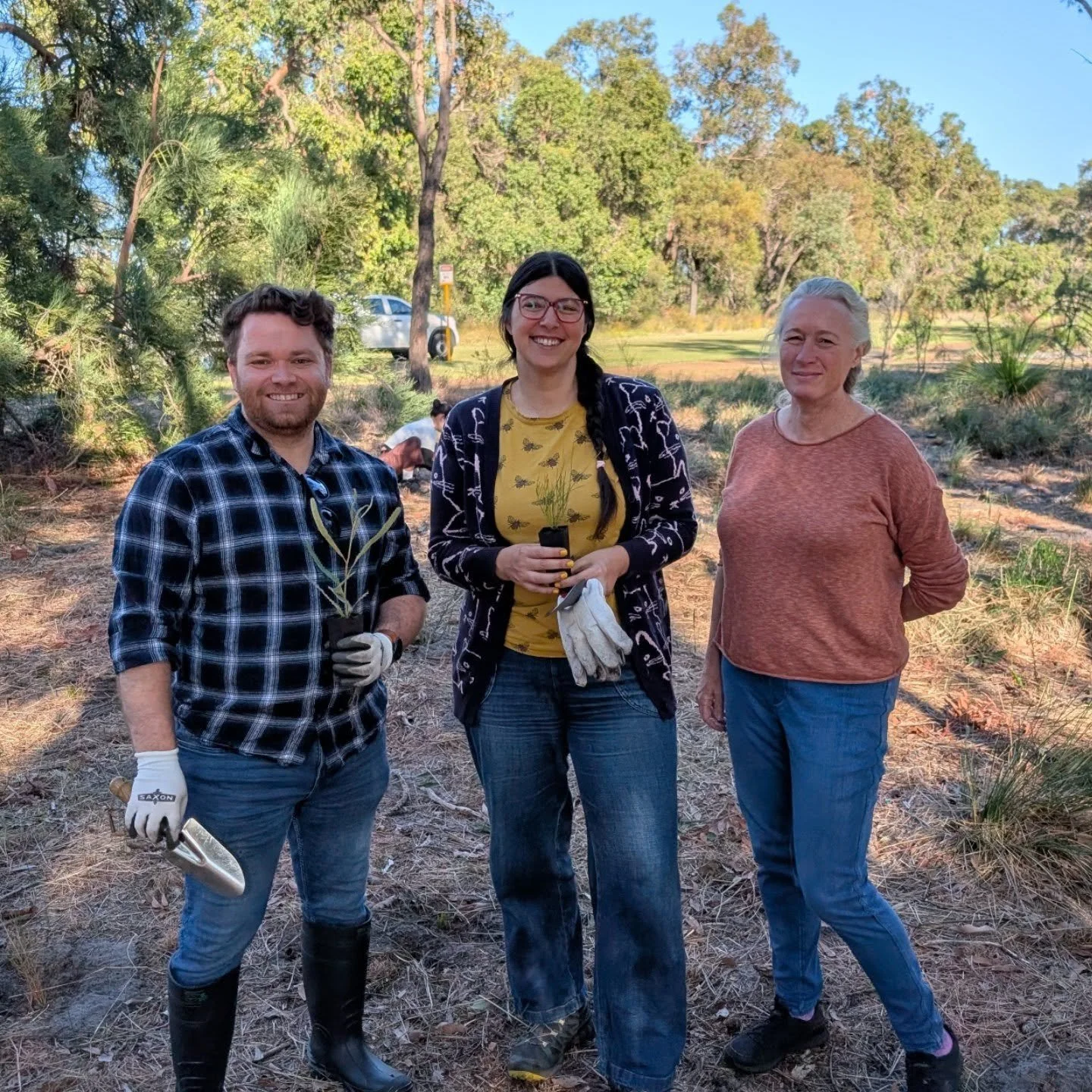 A lovely morning in Arbor Park with @cityofbayswater volunteers for the first Community Planting Day of the season! We spent this morning planting hundreds of tubestock in an area of the park that needed a bit of love.

Quite a few locals love walkin