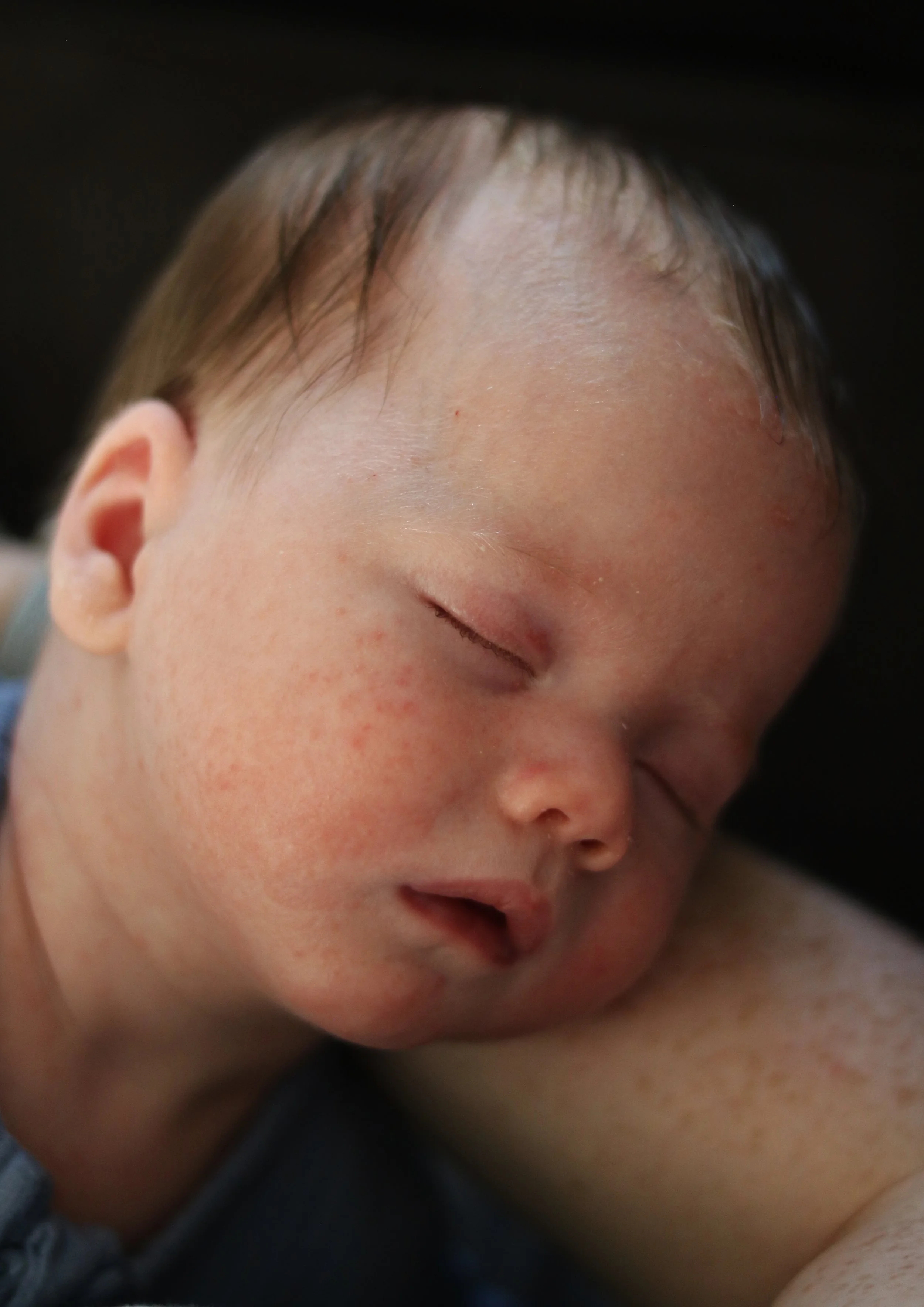 Relaxed Glasgow newborn photography session