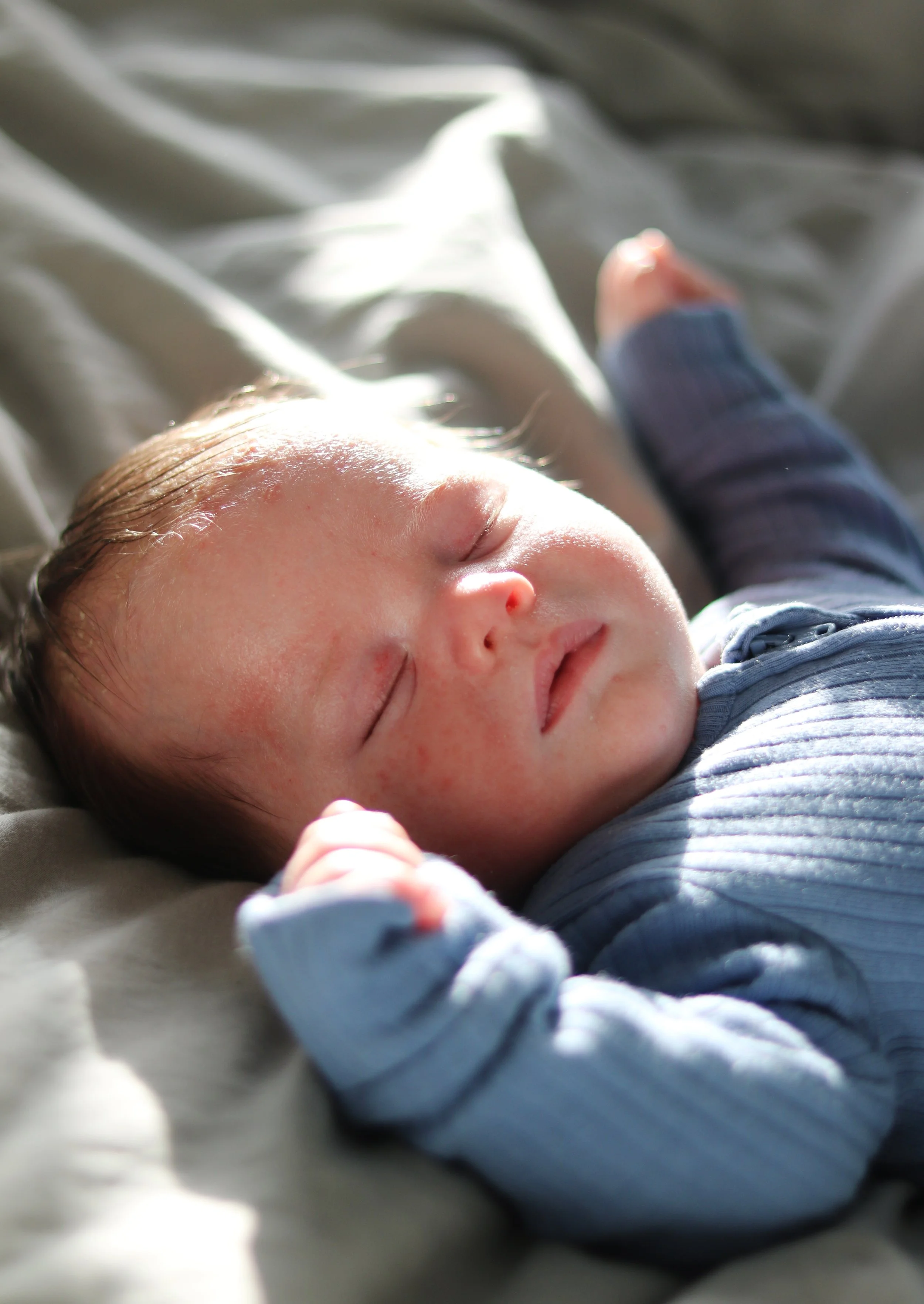 Relaxed Glasgow newborn photography session