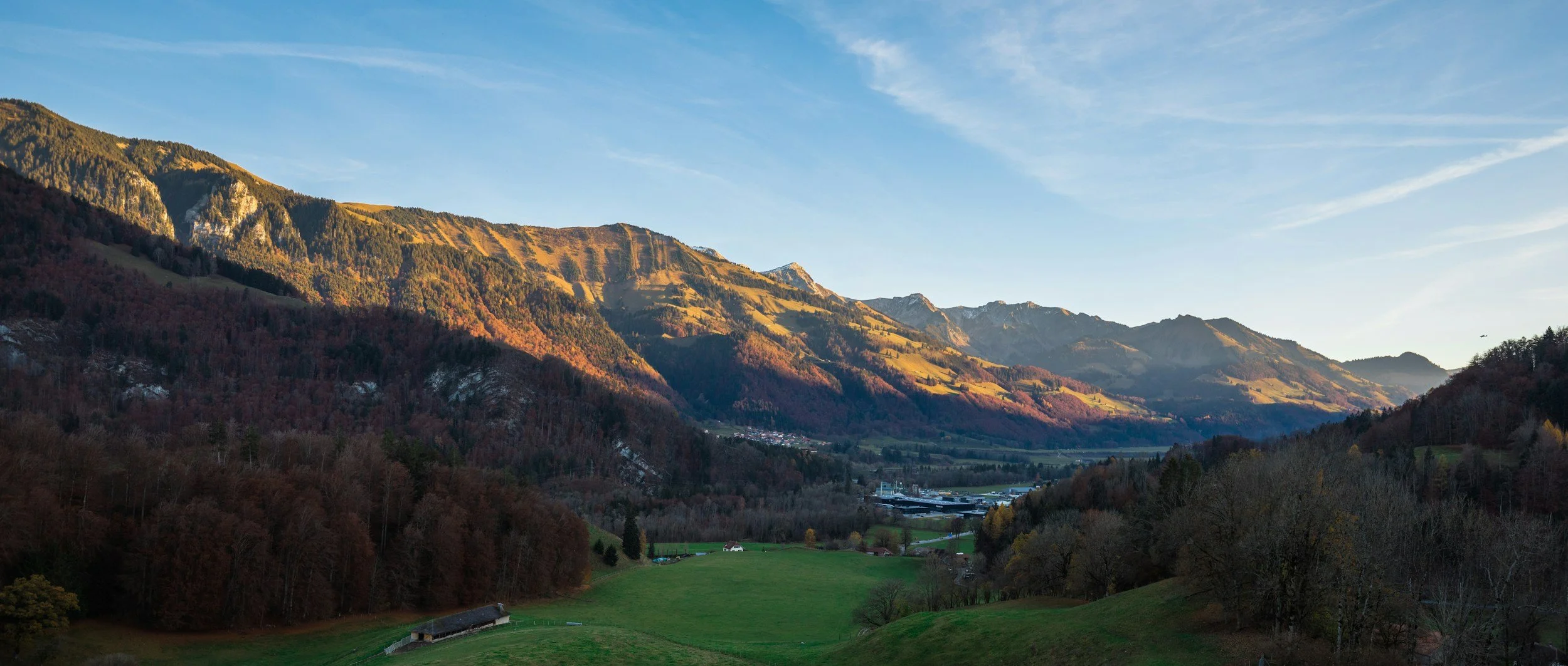Panorama a satului Gruyere, Elvetia, vazut de sus