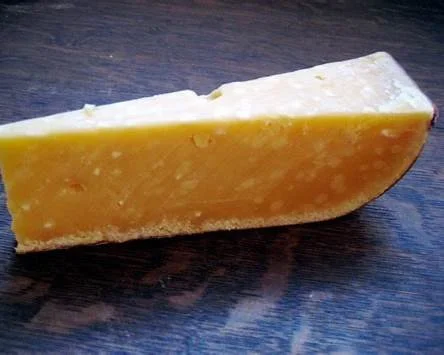 Cristale de maturare în Gouda extramaturatǎ.jpeg