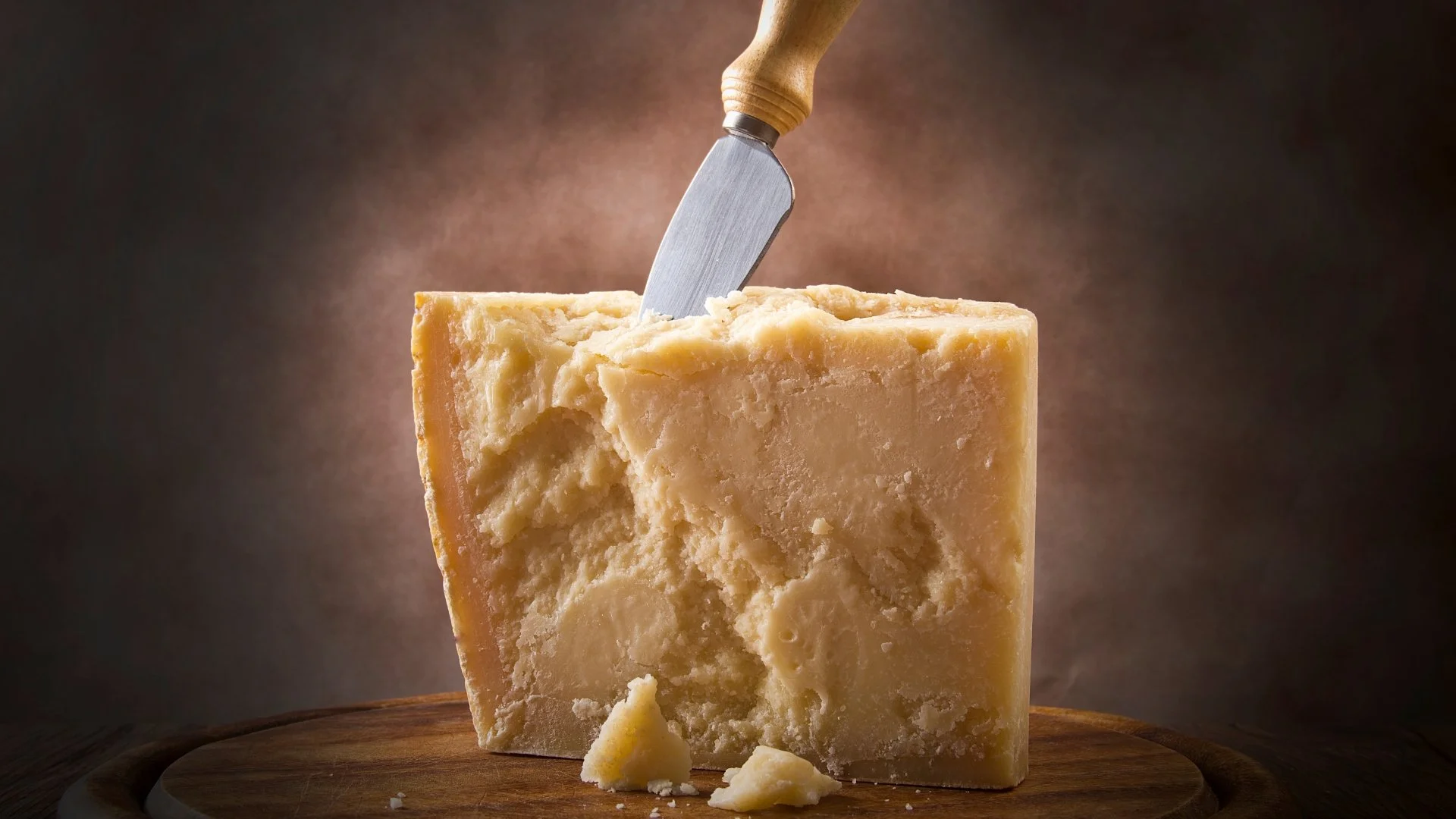 Dincolo de Parmigiano Reggiano: ce definește o brânză de tip Grana?