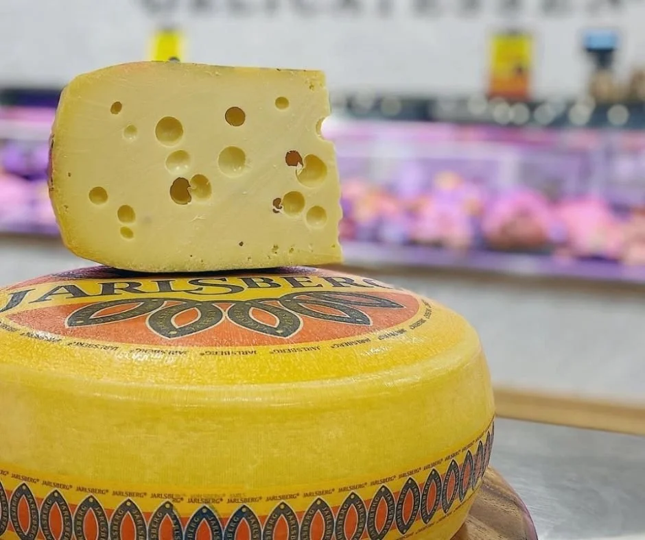 Jarblsber - branza taiata cu expunerea gaurilor