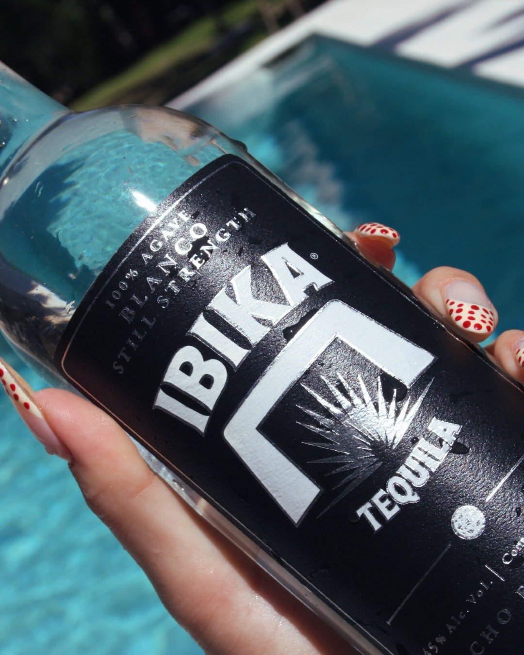 A clear pool, a clear pour, and no distractions.
Blanco Still Strength, worth a sip.

Link in bio.

.

#ibikatequila #tequilabrand #artisanaltequila #additivefreetequila #premiumtequila #ibika2025

Picture 1:
A close-up of the Ibika Blanco Still Stre