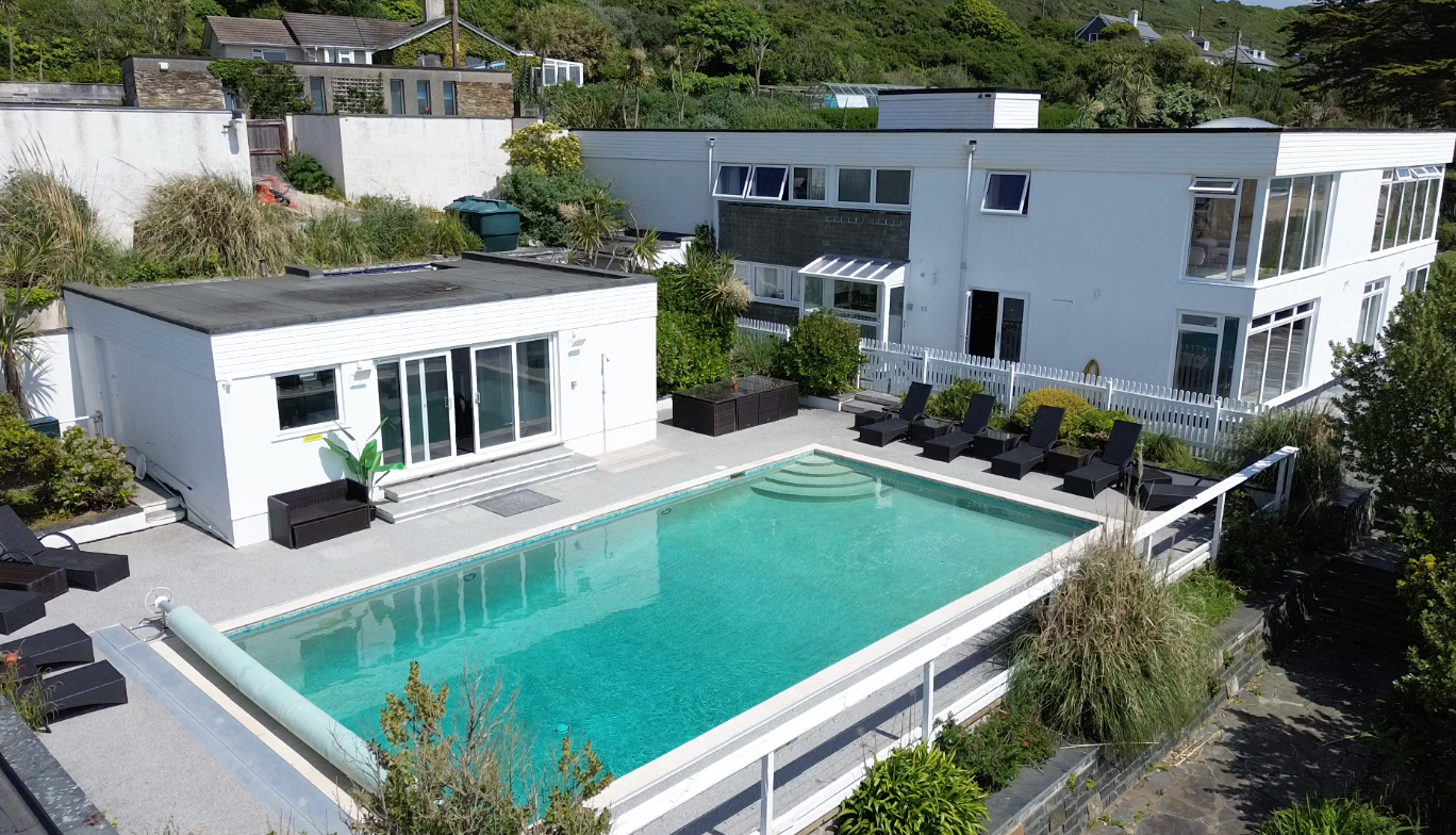 15m private swimming pool (heated April–September, open year-round)