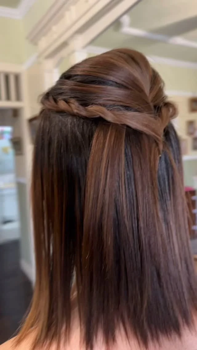 POV: You find a bridal Hair & Makeup Artist that helps you feel calm, confident, and gorgeous on your big day 💍
Just dreamy, stress-free glam—with me by your side from the moment you sit in the chair.
Whether you’re planning a big c