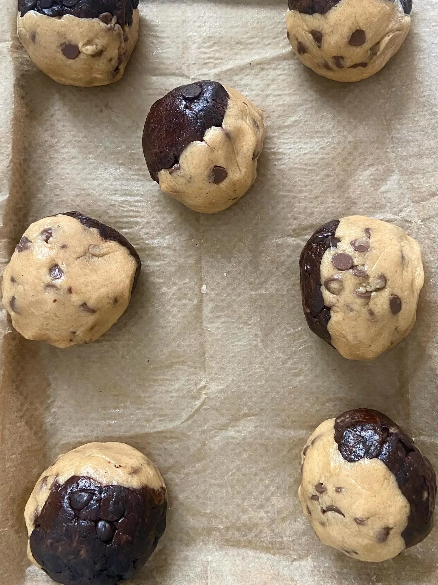 Before vs after 
A half chocolate, half vanilla, classic cookie 🍪 🍫