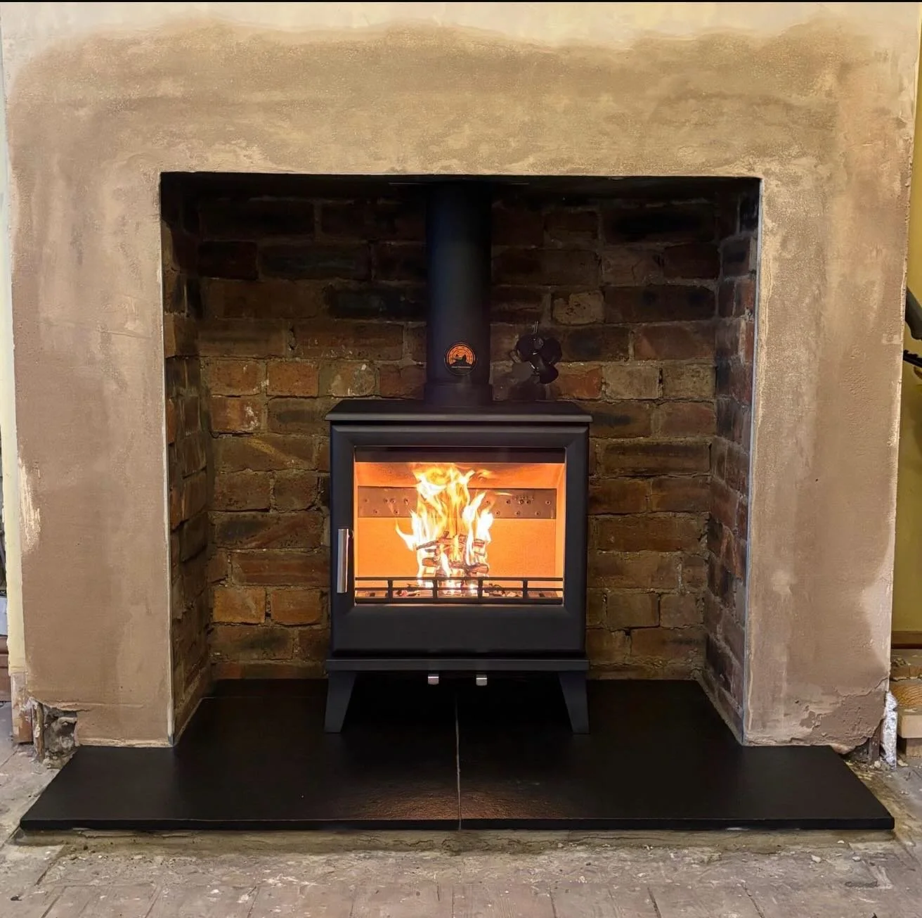 🔥 From install to finished feature 🔥

Swipe to see the transformation.

The first photo shows the stove mid-install, with the chamber prepped and the hearth freshly laid. The second shows the completed look. Clean lines, a solid oak beam, exposed b