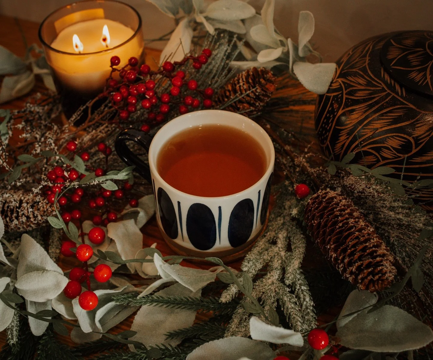 📚🫖Not a coffee drinker? No problem! Grab a book and cozy up with Mistletoe Tea. A soothing blend of herbal peppermint tea, peppermint syrup, and a hint of vanilla for the perfect winter warm-up. 😋

We are open 8am-3pm Monday-Saturday with all the 