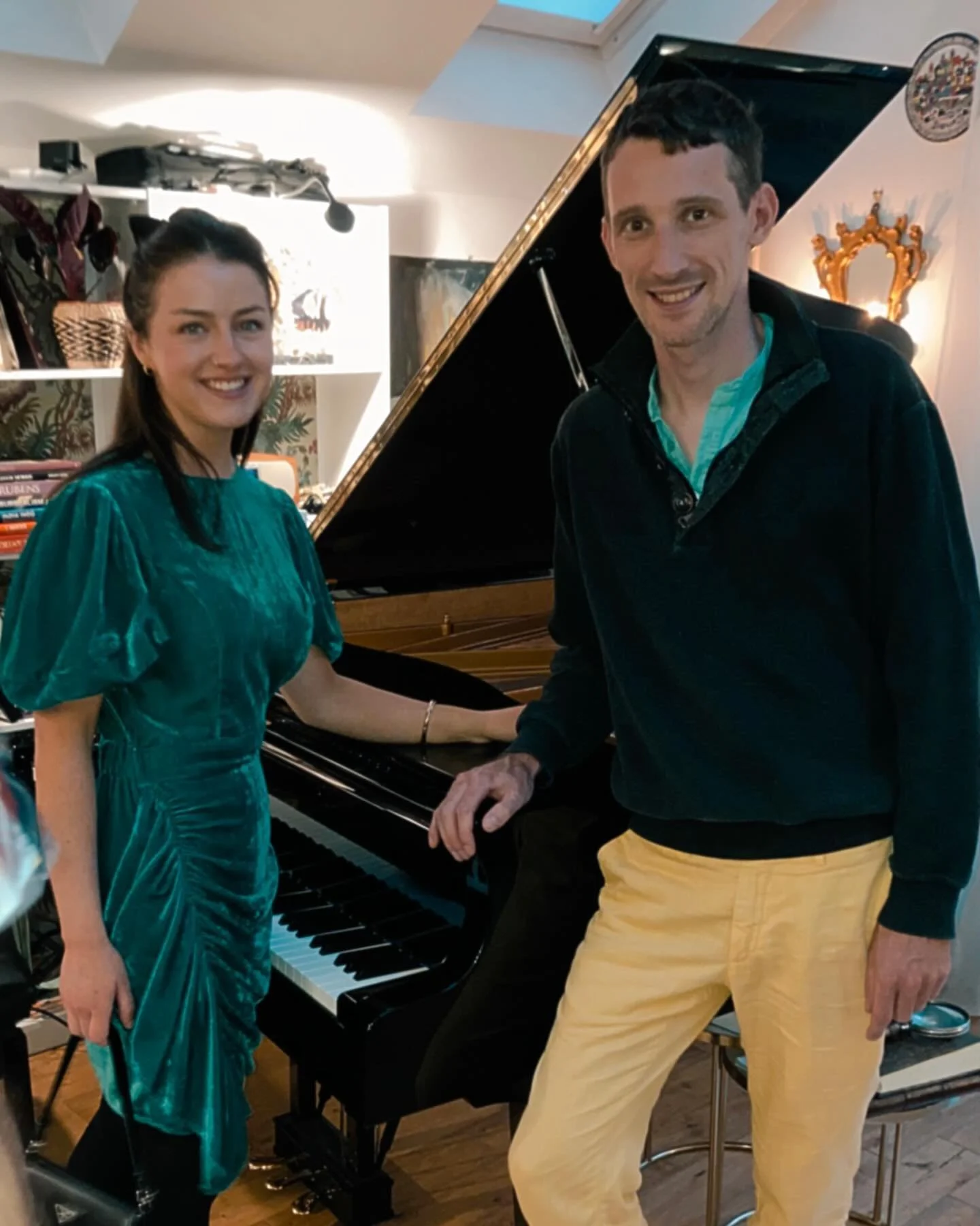 Such a lovely afternoon exhibiting work and playing piano at @accademiadelloperaitaliana 
My exhibition was titled &lsquo;Rilassare&rsquo; (Relax)&mdash;&mdash; giving ✨ European summer vibes 😎😎🍸🏝️🌞💅 accompanied by some Chopin incl Berceuse and