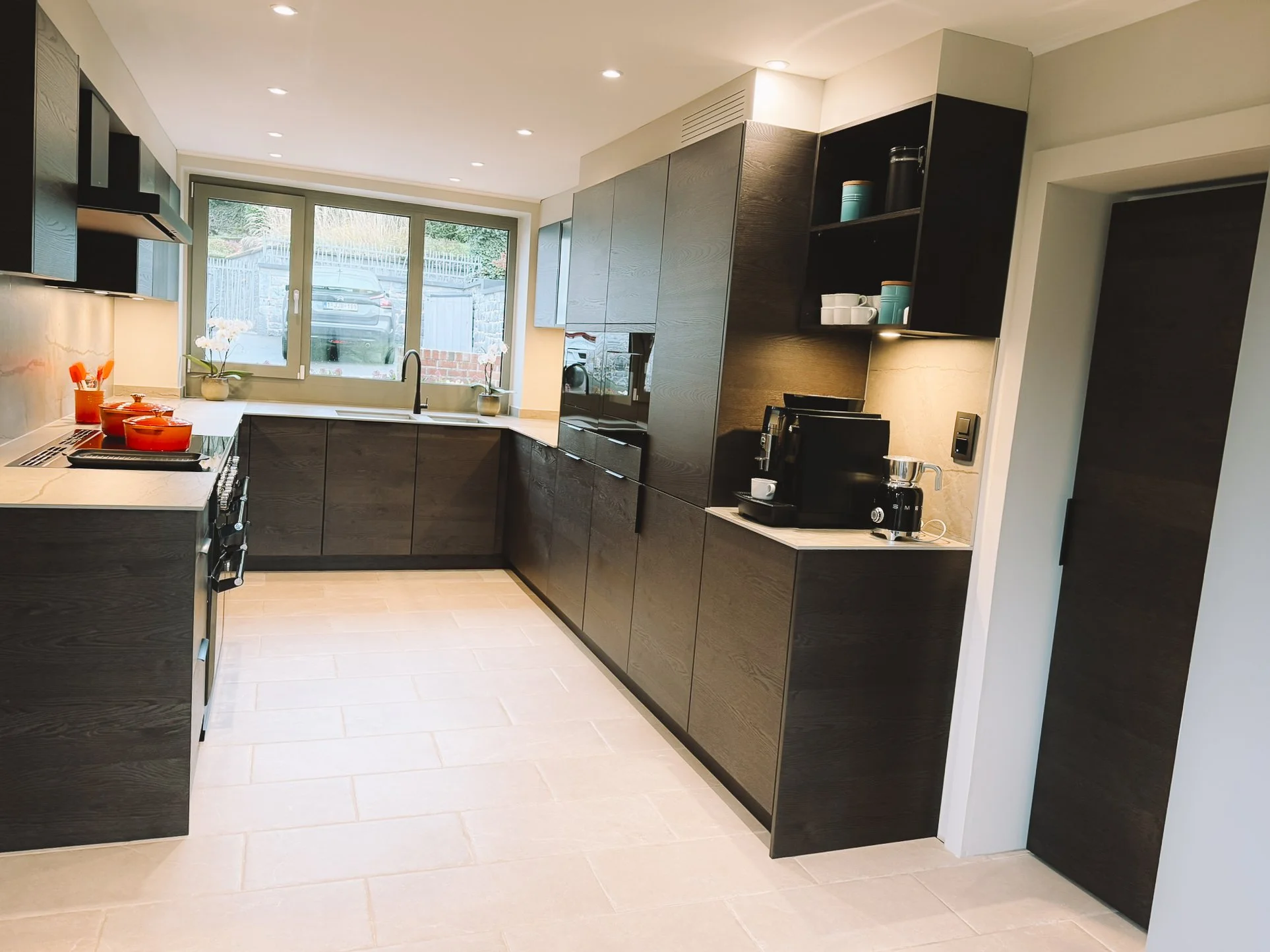 Moderne keuken van Au bord du Floyon.