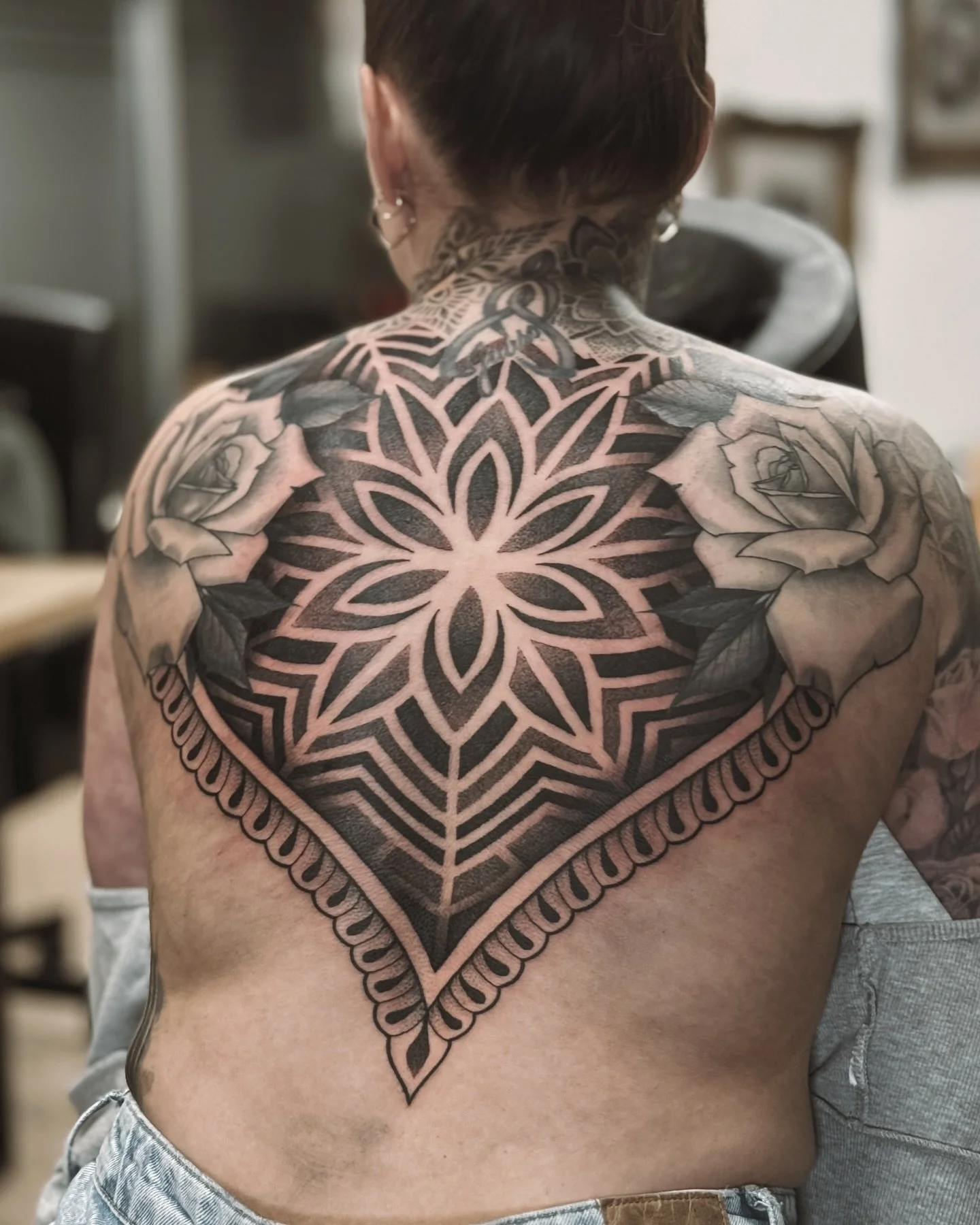 Back filler mandala for Rosaliina ✨ Thank you for sitting so well! Done last week on my guest spot @devilsridgetattoo in Harjavalta
❖ 
❖
❖
Booking: DM / dontommitattoo@gmail.com
❖ 
❖
❖
❖ 
❖
❖
#mandalatattoo #dotworktattoo #geometrytattoo #sacredgeome