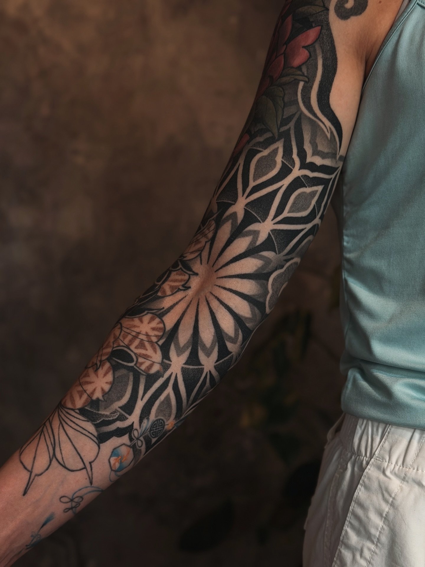 Perfectly healed and settled mandala ✨

Part of a ongoing ornamental sleeve projects with slighty japanese themed. Few existing tattoos and a small cover up also.
❖ 
❖
❖
Booking: DM / dontommitattoo@gmail.com
❖ 
❖
❖
❖ 
❖
❖
#healedtattoo #mandalatatto