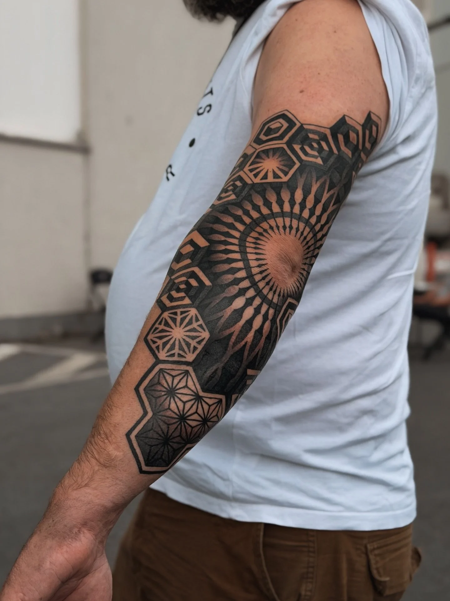 Large-scale geometric work done over two consecutive days at Dortmund Tattoo Convention ✨

This is start of a wicked geometric sleeve 🤟🏼 It was nice meet you Steffen and thank you for the trust in my work 💛
❖ 
❖
❖
❖ 
❖
❖
❖ 
❖
❖
#sleevetattoo manda