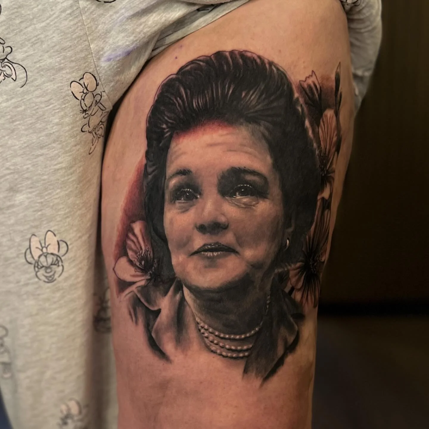 Portrait of great-grandma :) Top part of the hair and the flowers framing her are fresh, rest is healed!