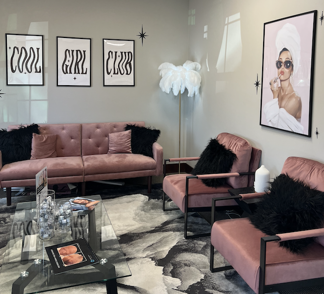 Fuzzy Peach Waxing near Reunion and Turnberry; lobby waiting area 