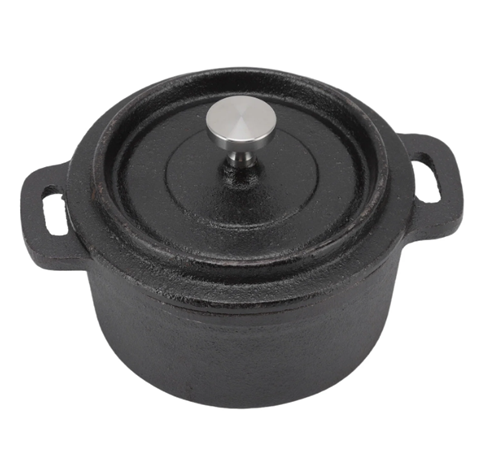 cast iron pot with lid 1.png