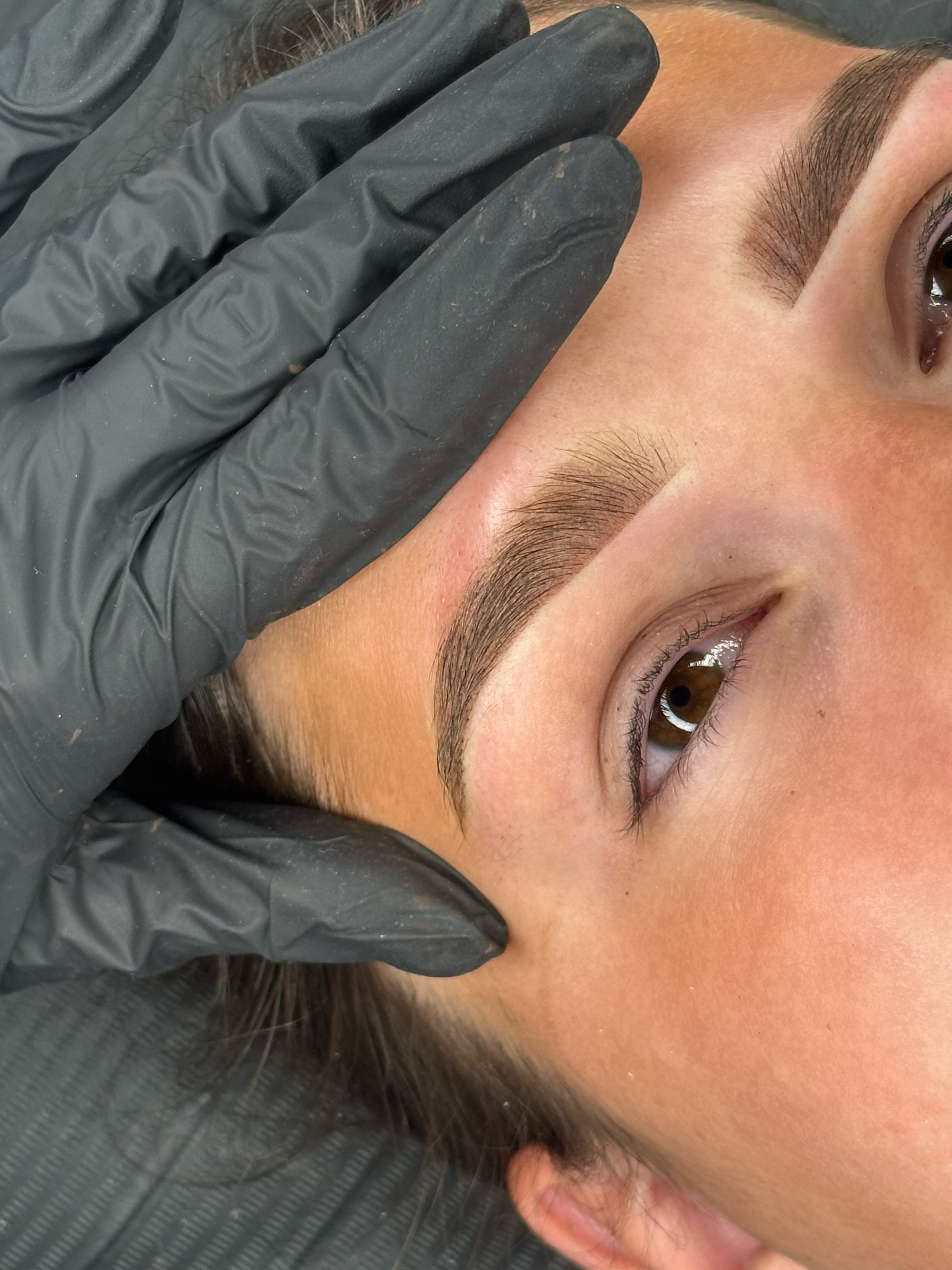 Ingezoomde foto van powderbrows bij Beauthé Geleen
