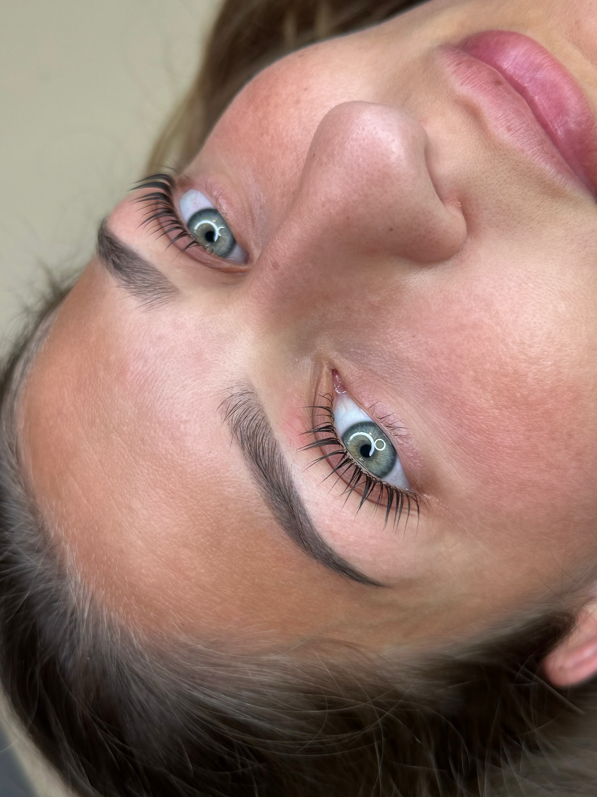 Prachtige gelifte wimpers dankzij verzorgende Korean Lashlift bij Beauthe, Geleen (Limburg)