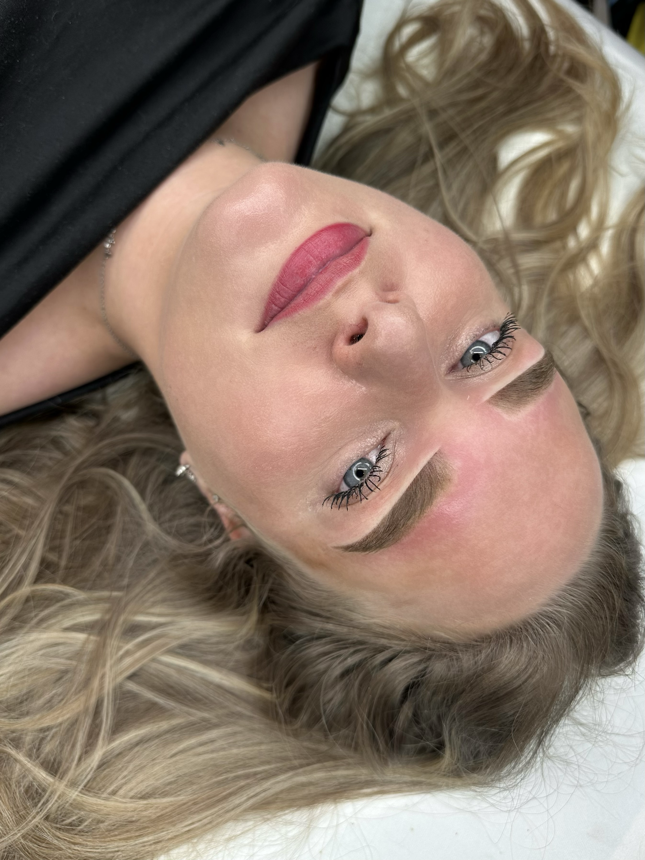 Fluffy PMU Powderbrows bij Beauthé Geleen, Zuid-Limburg
