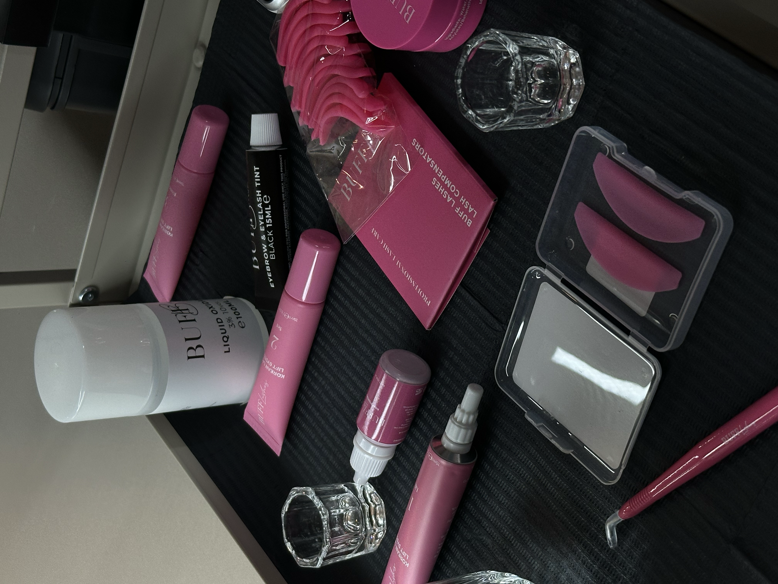 Inhoud luxe starterspakket van de Korean lashlift training bij Beauthé Geleen