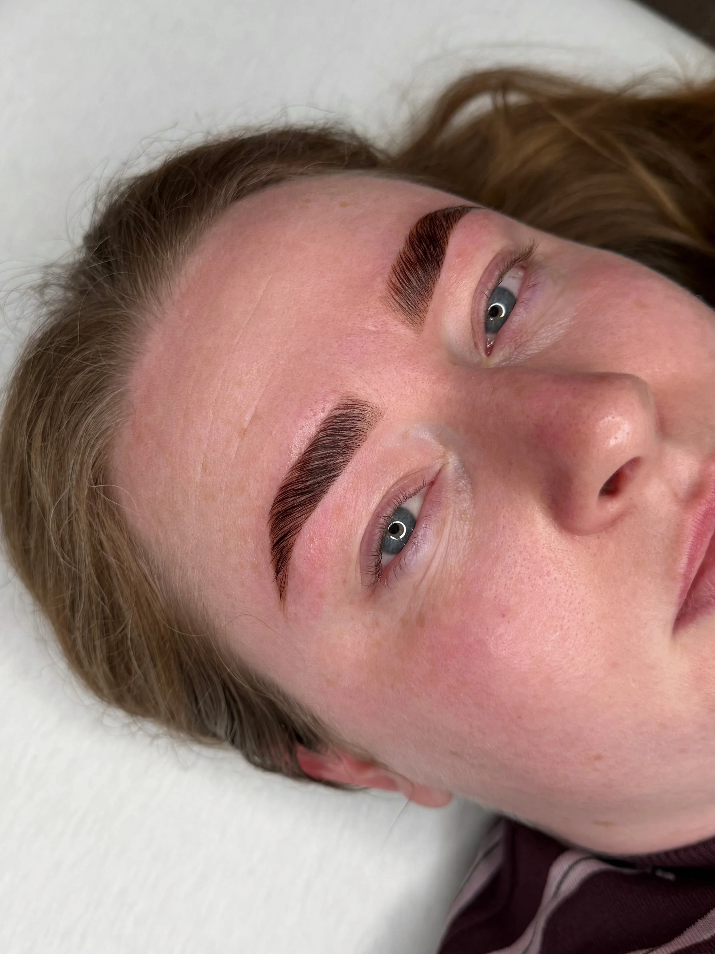 browlamination, waxen en verven van de wenkbrauwen bij beauthé Geleen