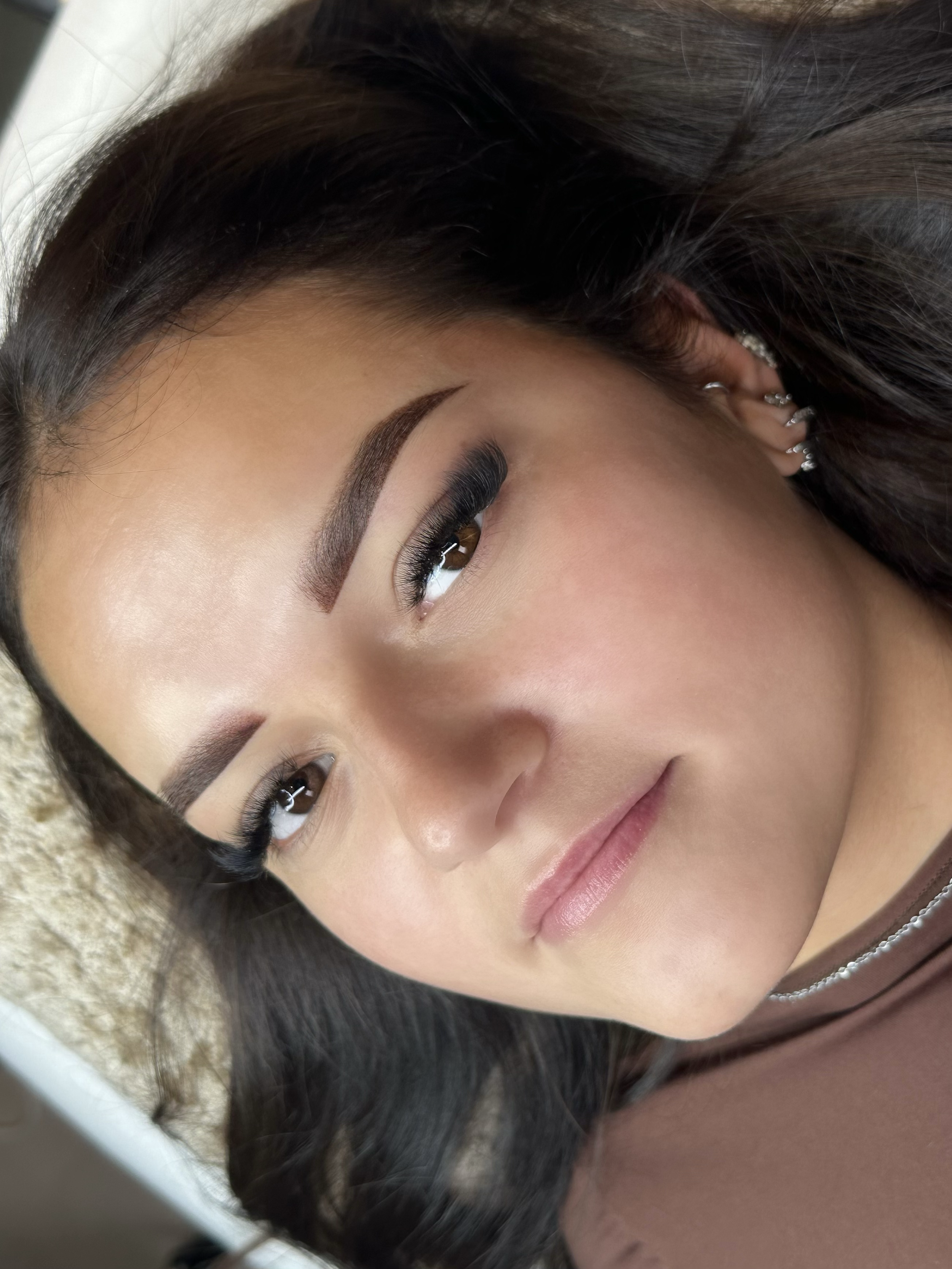 Zachte natuurlijke powderbrows bij Beauthé Geleen