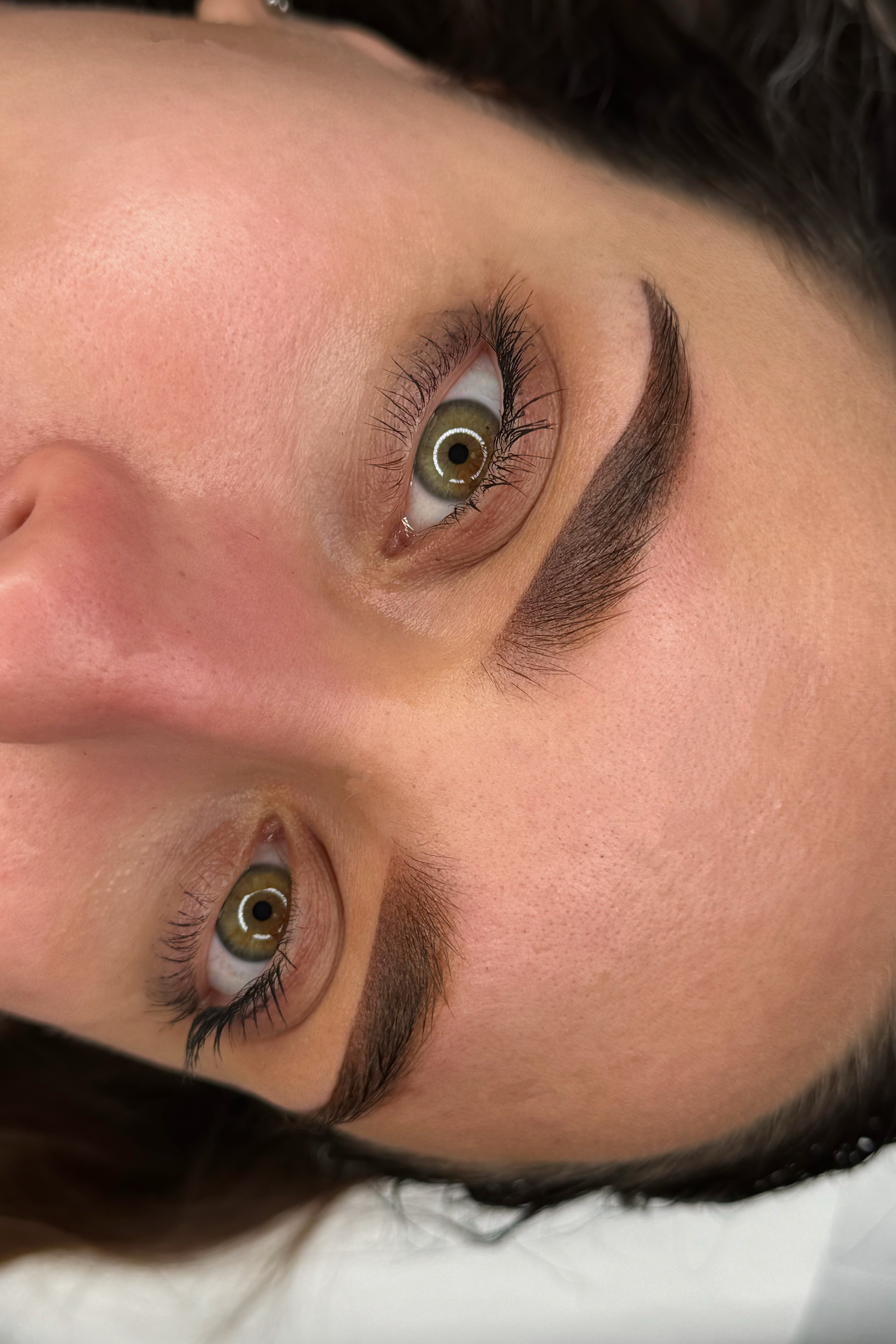 zachte natuurlijke PMU powderbrows bij Beauthé Geleen