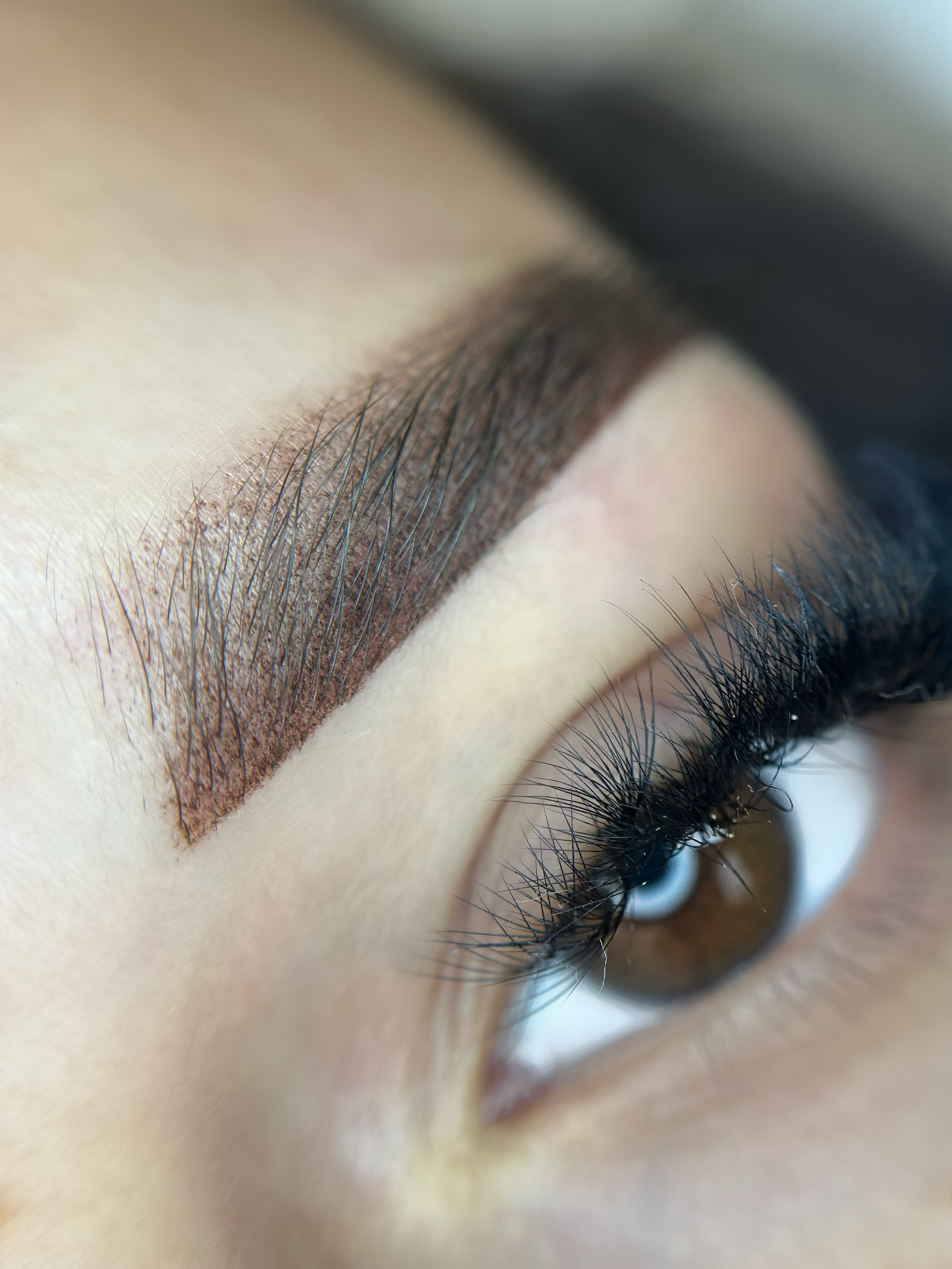 ingezoomde foto van powderbrows bij salon Beauthé Geleen.