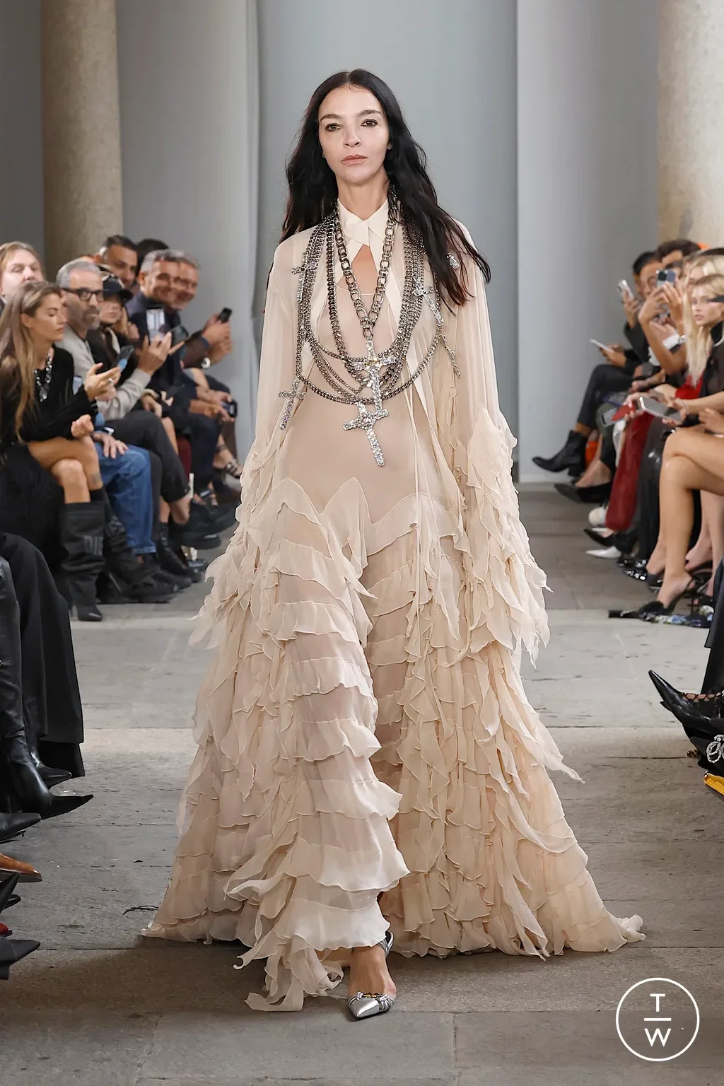 historique) blumarine- look 47 corsage volum drapé.webp