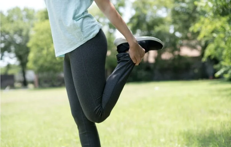 The best quad stretches for runners | Runner’s World