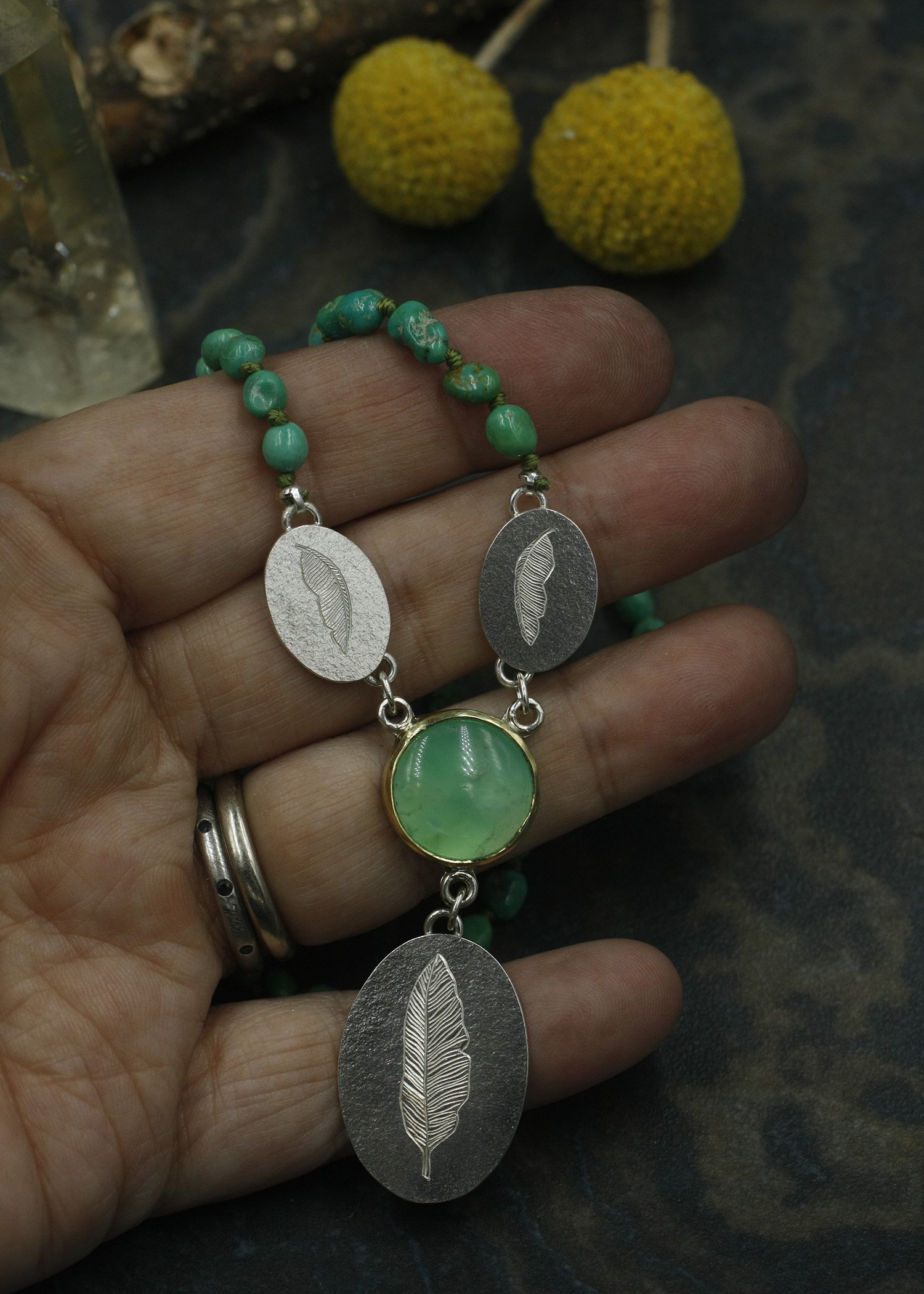 Gravée Banana Leaf Chrysoprasse Y Necklace 1.jpg