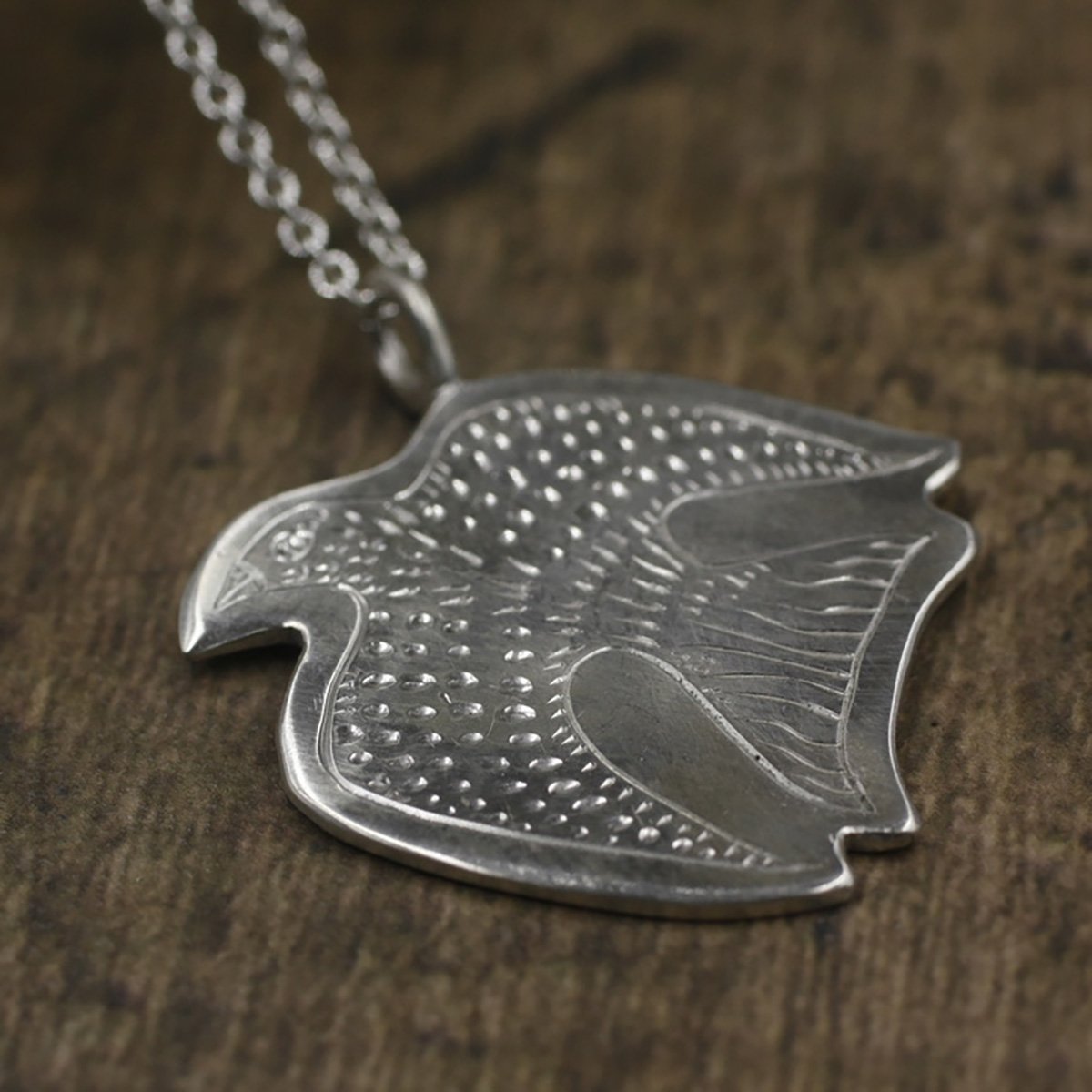 Gravée Flying Folk Art Bird with Dashes Pendant 6.jpg