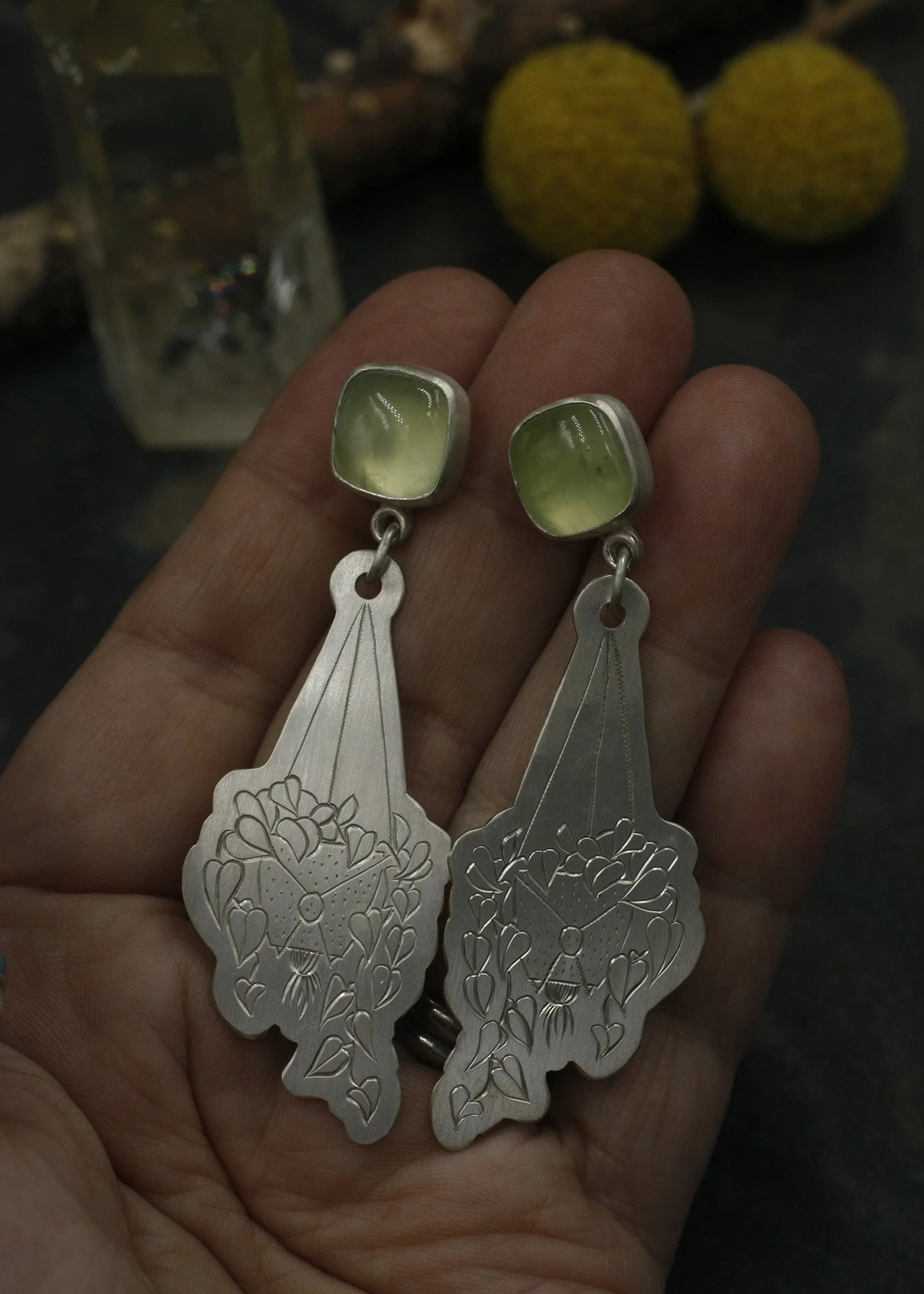 Gravée Hanging Plant Philadendron with Prehnite earrings 6.jpg