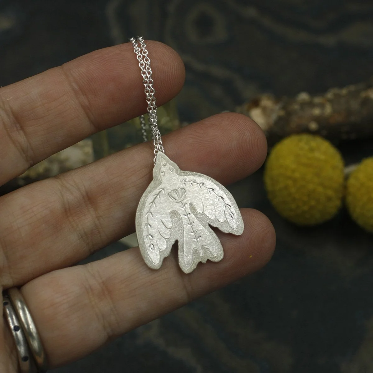 Gravée Flower Folk Bird Pendant Shimmer Edge Finish 1.jpg