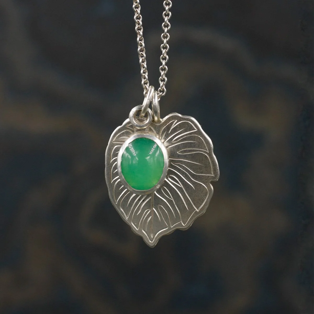 Gravée Mini Monstera Leaf Pendant 9.jpg