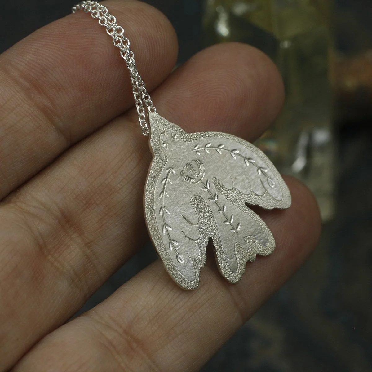 Gravée Flower Folk Bird Pendant Shimmer Edge Finish.jpg
