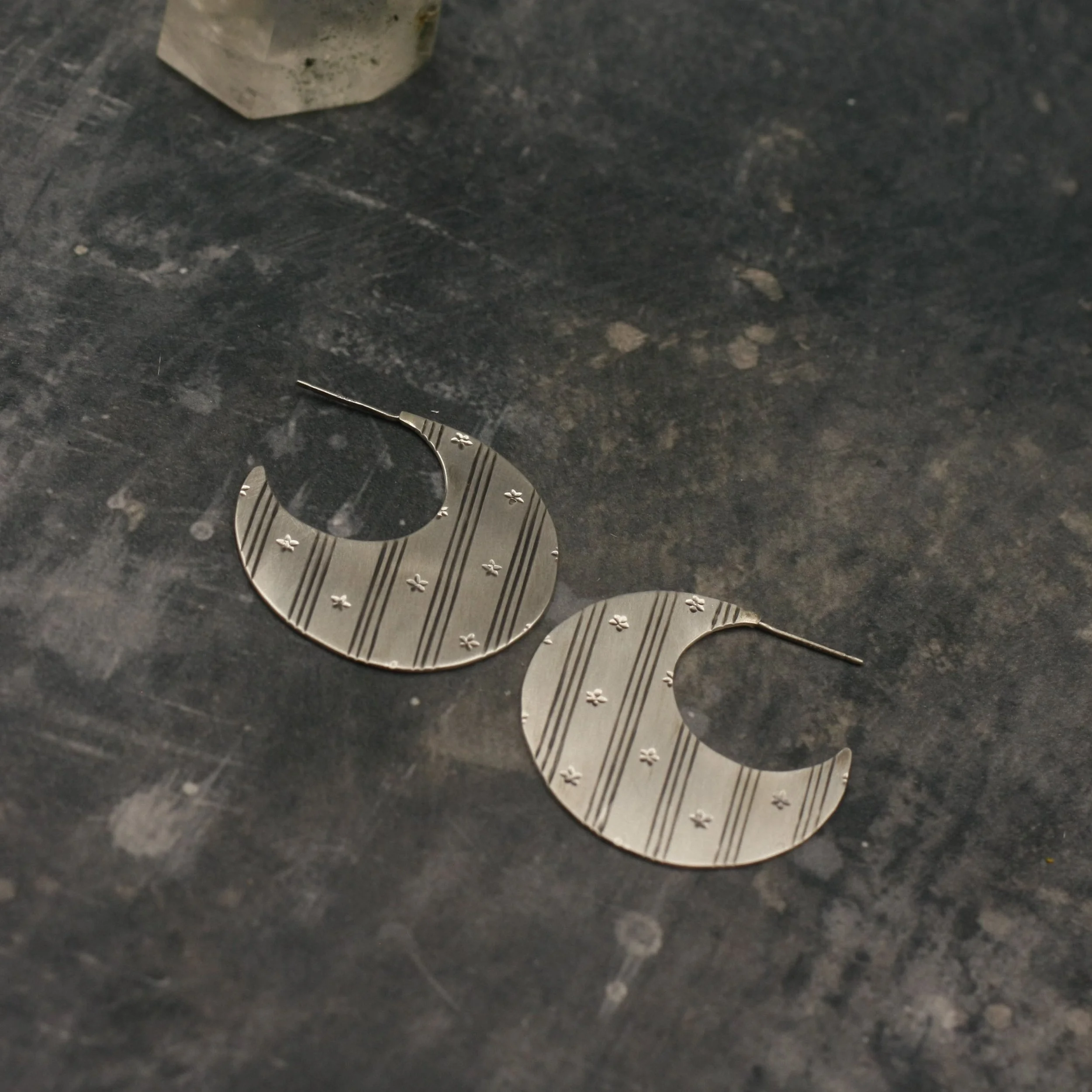 Gravée Circle Stripe Flower Wallpaper Blade Hoop Earrings 6.jpg