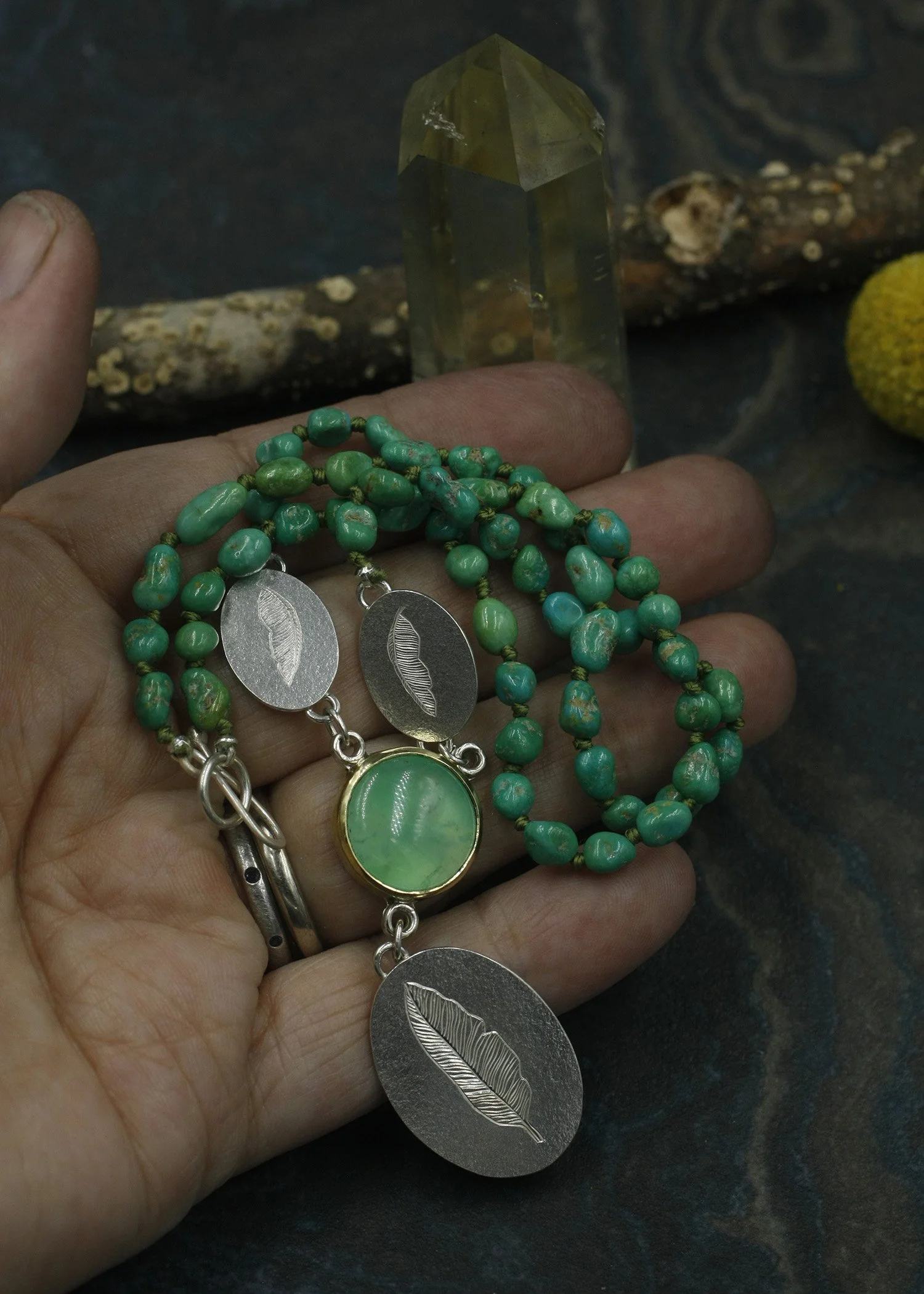 Gravée Banana Leaf Chrysoprasse Y Necklace 3.jpg