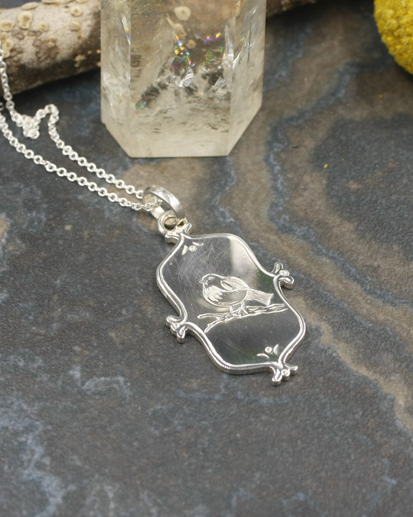 Gravée Fancy Frame Songbird on Branch Pendant 1.jpg