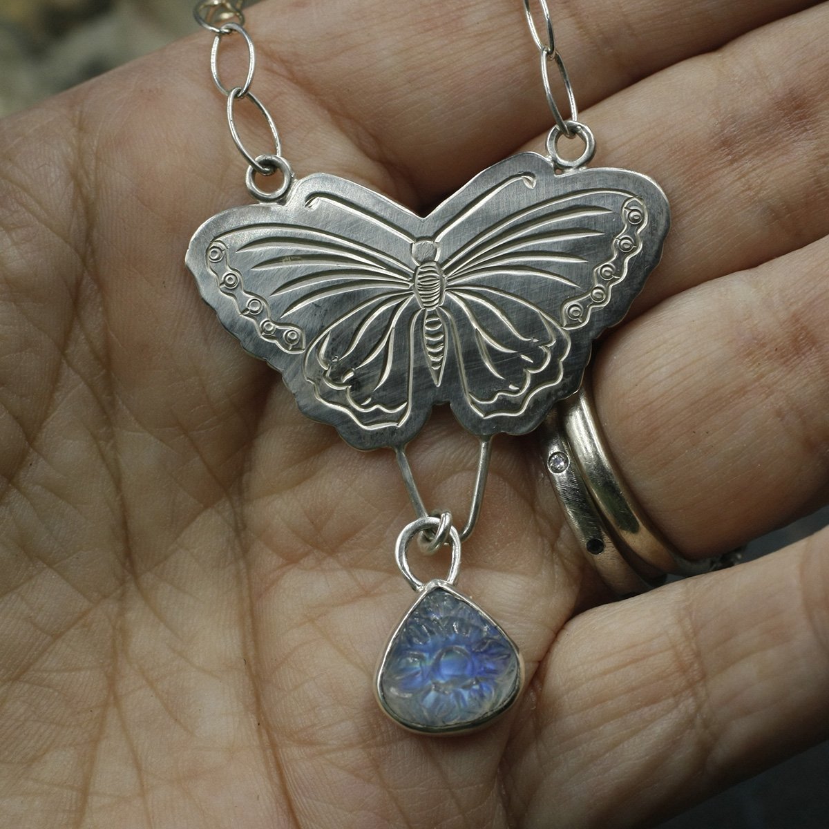 Gravée Butterfly Carved Moonstone Teardrop Necklace 1.jpg