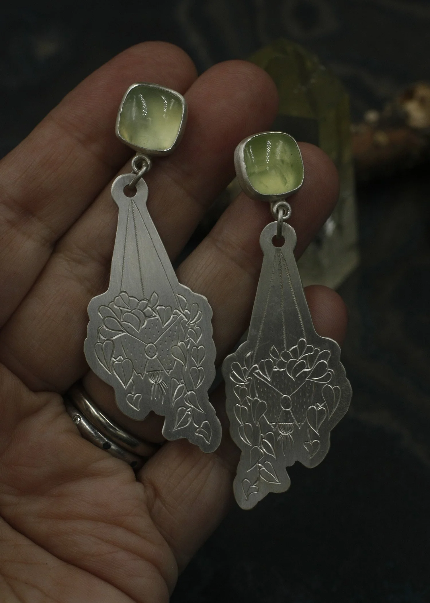 Gravée Hanging Plant Philadendron with Prehnite earrings 3.jpg